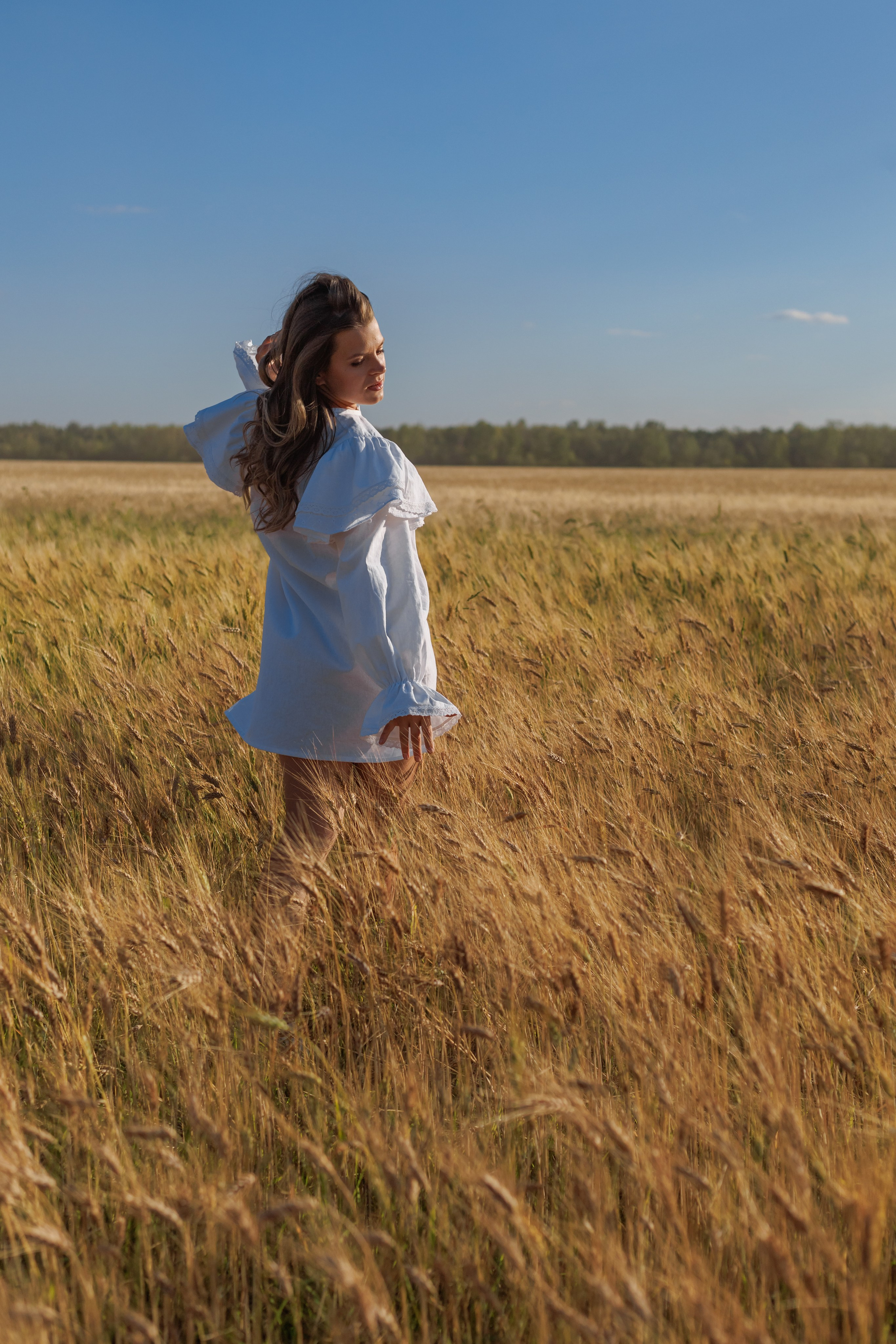 Татьяна в поле. Ирина Мезенцева | Женский и предметный фотограф | г. Омск