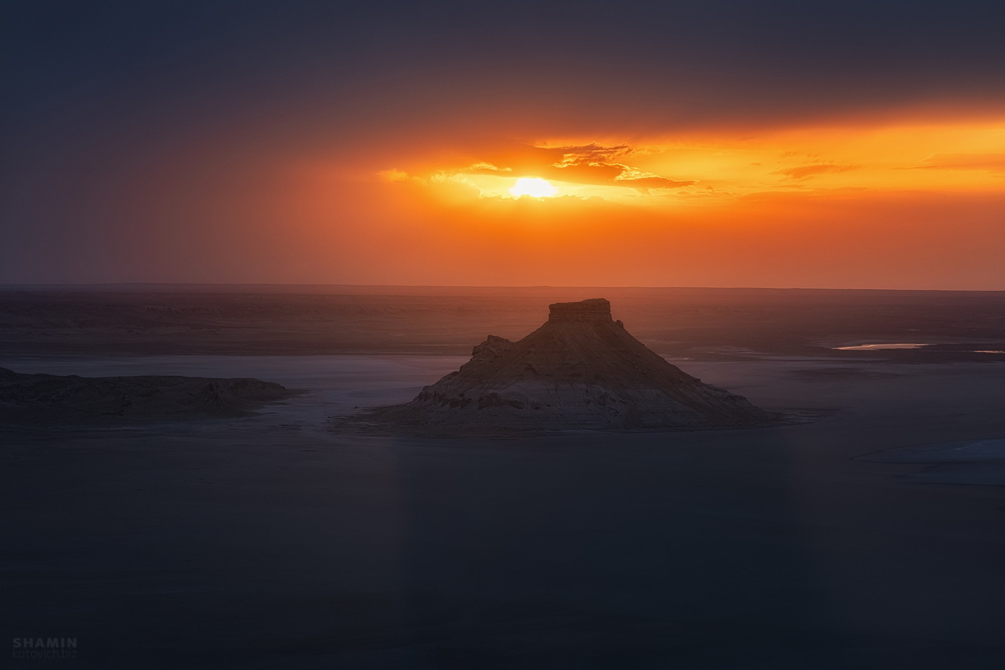 Пейзажи Казахстана и Мангистау — плато Устюрт, урочище Бозжыра, степи и каньоны западного Казахстана. Свет, тишина и контрасты пустынных ландшафтов. Фотограф Константин Шамин