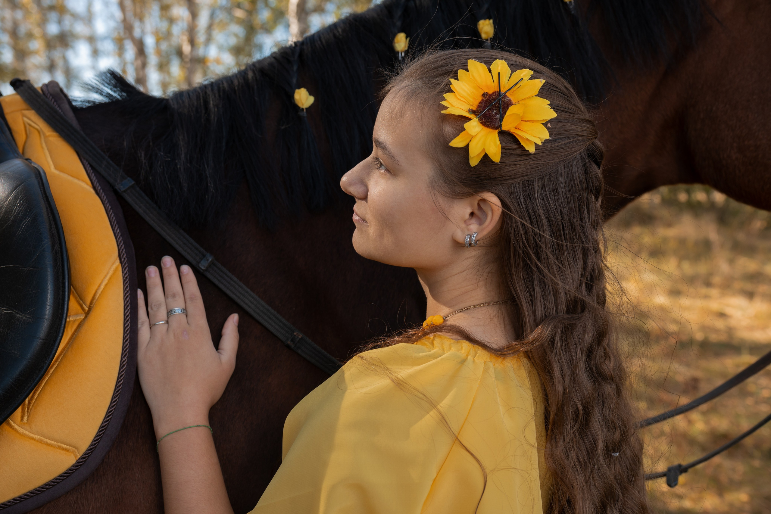 Женский портрет в золотую осень. Профессиональная фотосессия с лошадью от Евгения Сафронова (Липецк).