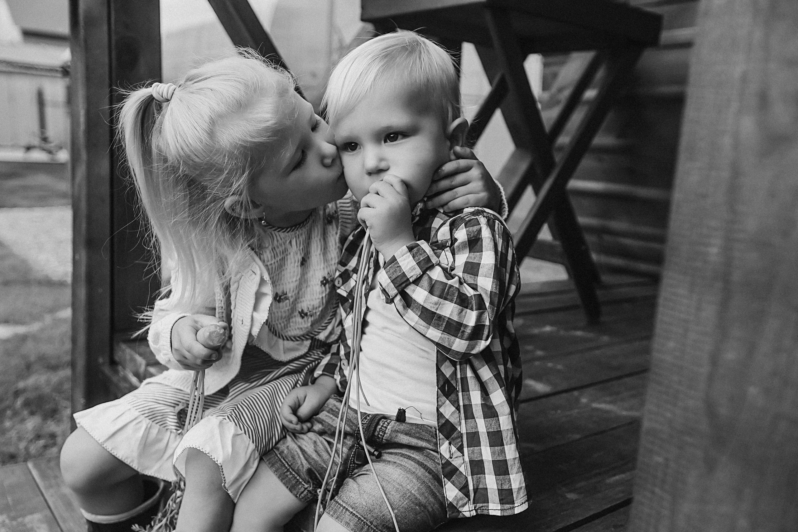 У дома. Семейный фотограф Тюмень, фотограф на роды Салмина Мария