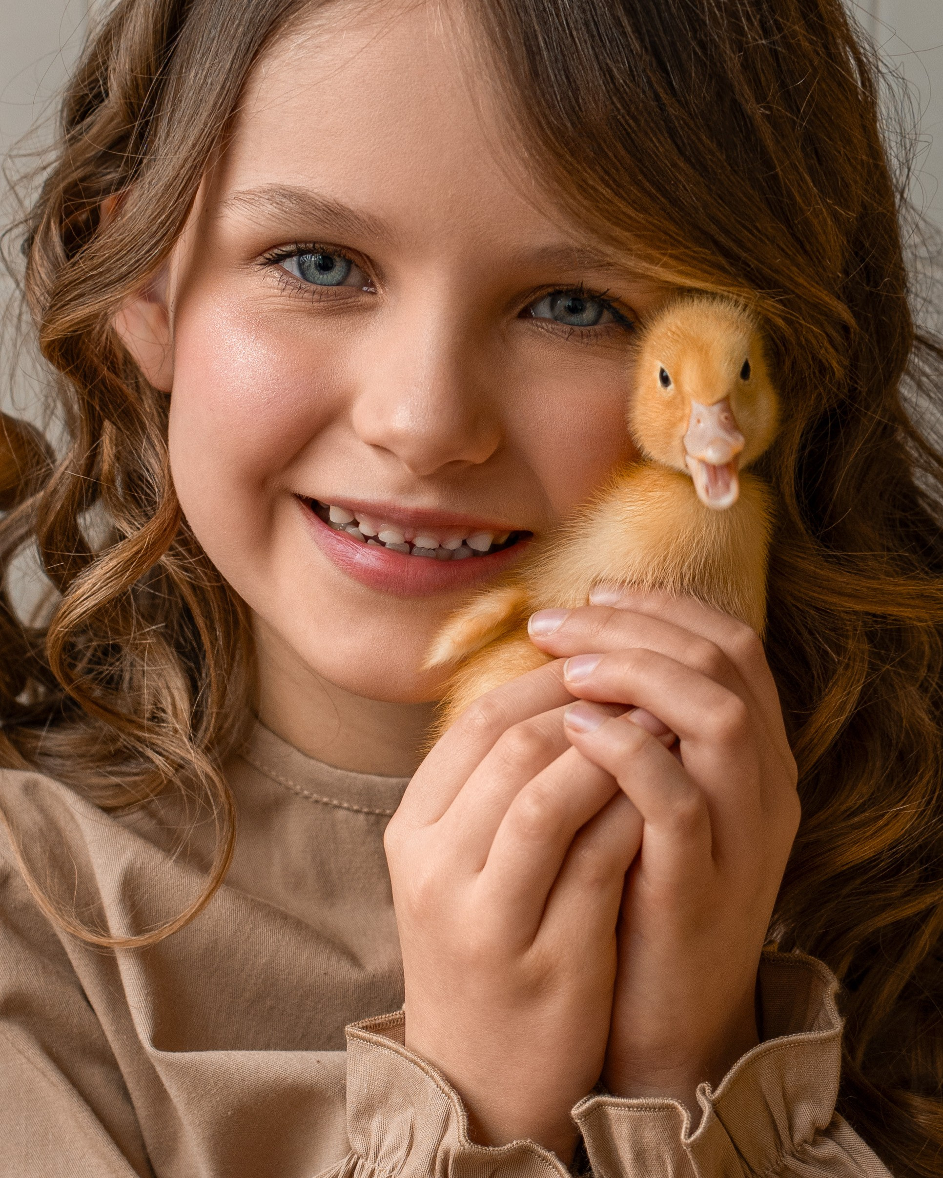 Девочка Сашенька и козочка + кролики + утята. Семейный и портретный фотограф в Санкт-Петербурге Татьяна Гримоть