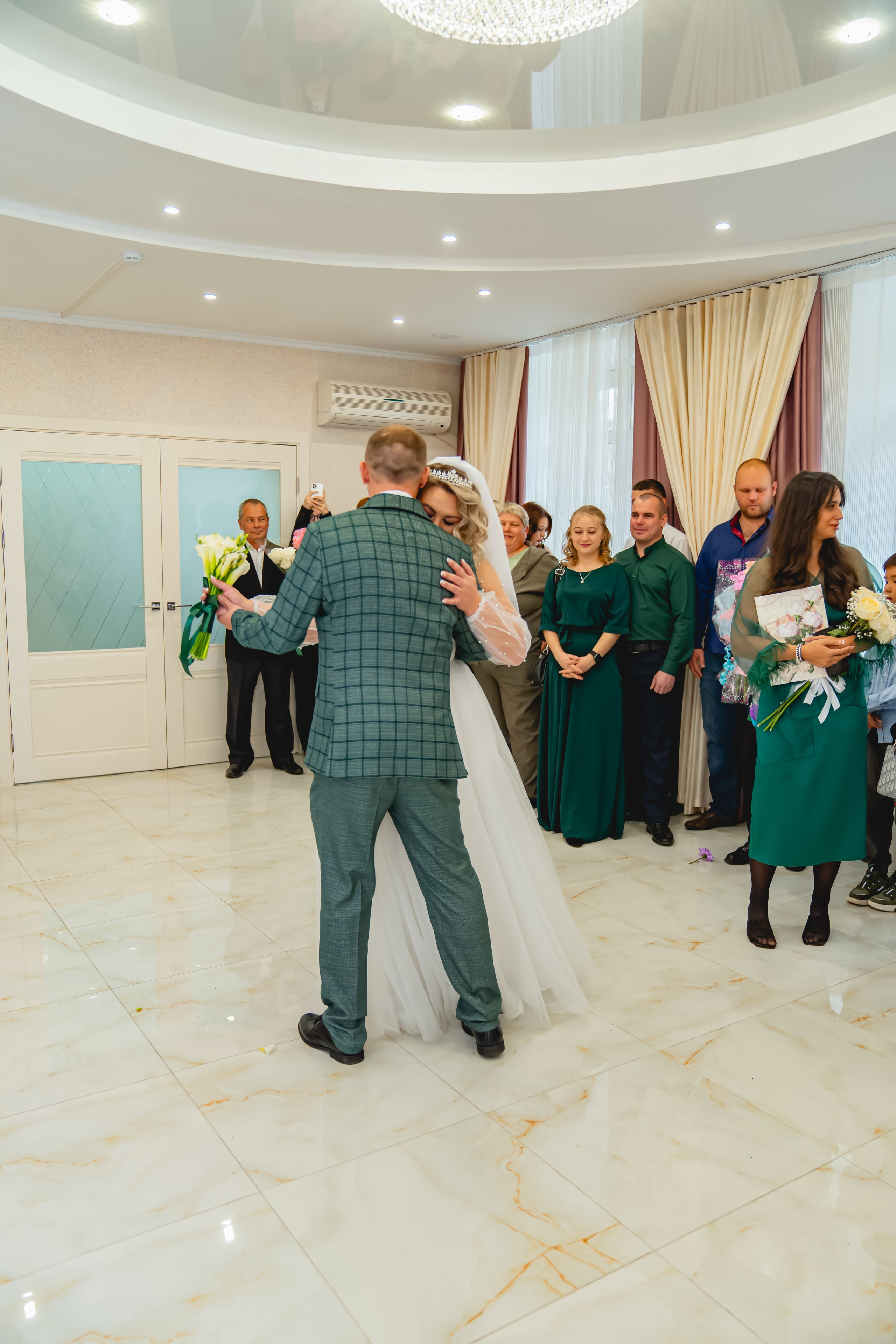 Осенняя Свадьба 2024. Занимаюсь профессиональной фотографией и живу рядом с Байкалом. Работаю в разных жанрах