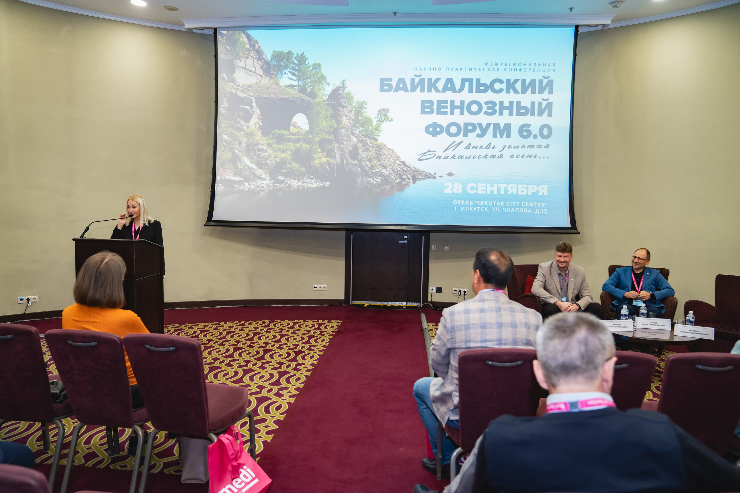 Фотосессия форумов, конференций. Занимаюсь профессиональной фотографией и живу рядом с Байкалом. Работаю в разных жанрах