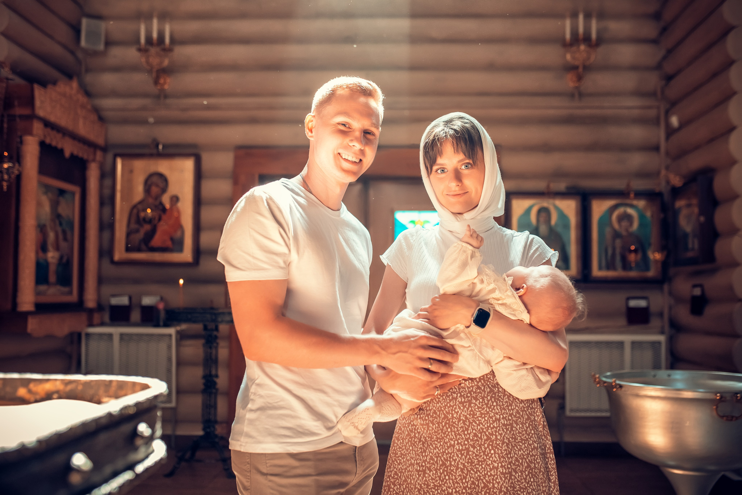 Крещение Виктории в храме во имя иконы Божией Матери Прибавление ума. Екатерина Крапивина фотограф церковных Таинств в Нижний Новгороде