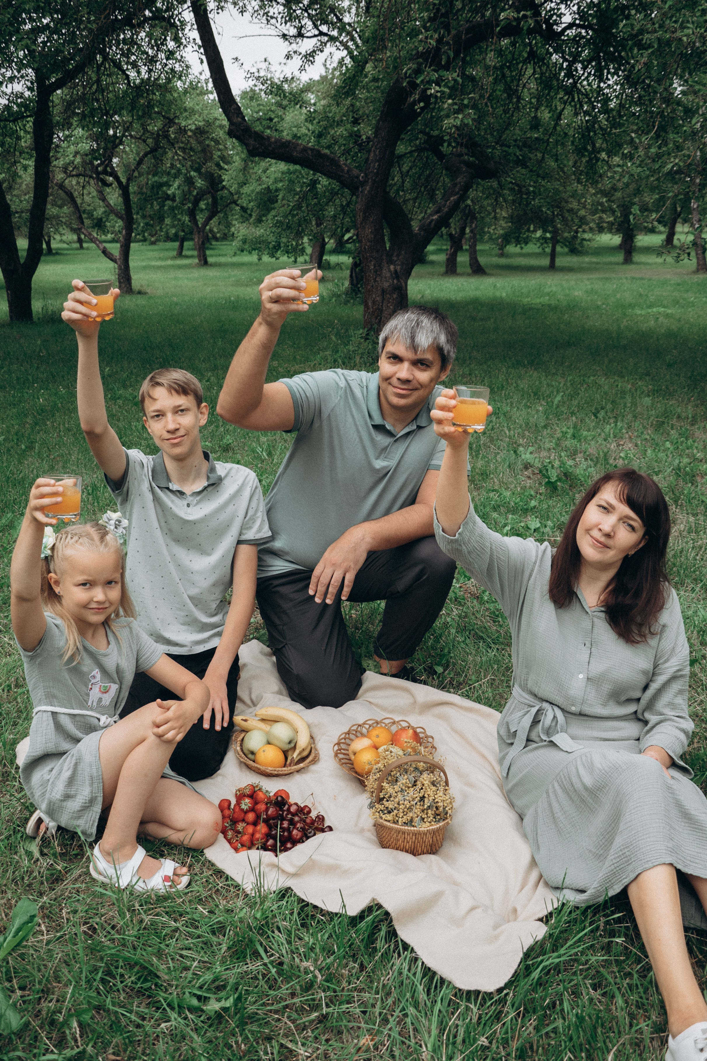 Оксана, Александр, Кира и Дима. ЛАЙФСТАЙЛ ФОТОГРАФ МАЙЯ ЯНЧУК МИНСК/ДЗЕРЖИНСК