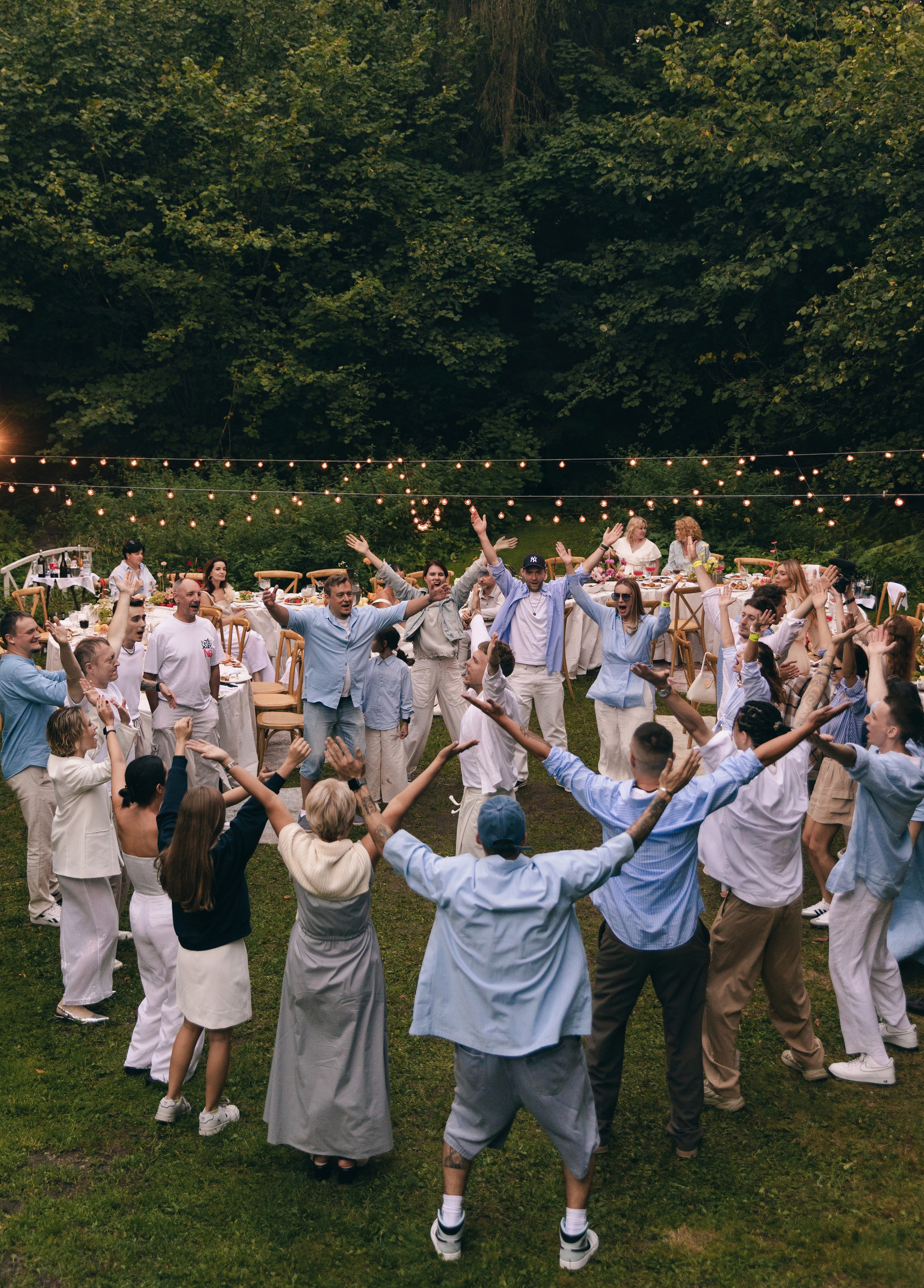 ПАРОЧКА В ЖЕЛТЫХ САПОЖКАХ С РАЙОНА