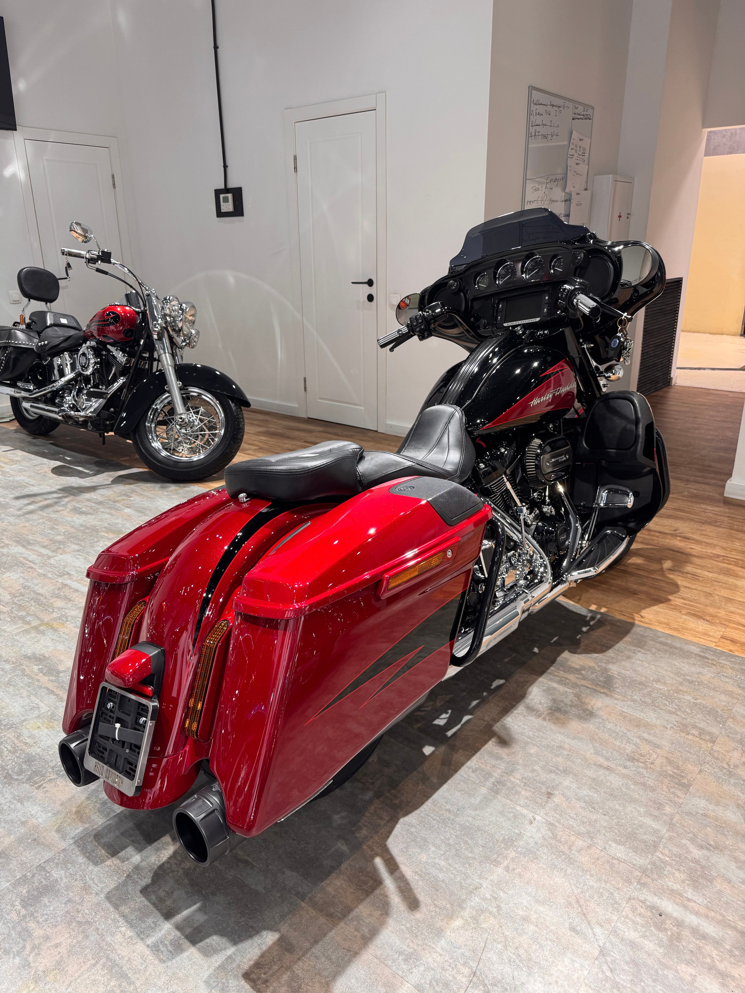 Купить Harley-Davidson 114 CVO Street Glide Special (Touring) — подробнее на сайте. Hello Davidson, Москва. Только хорошие мотоциклы…