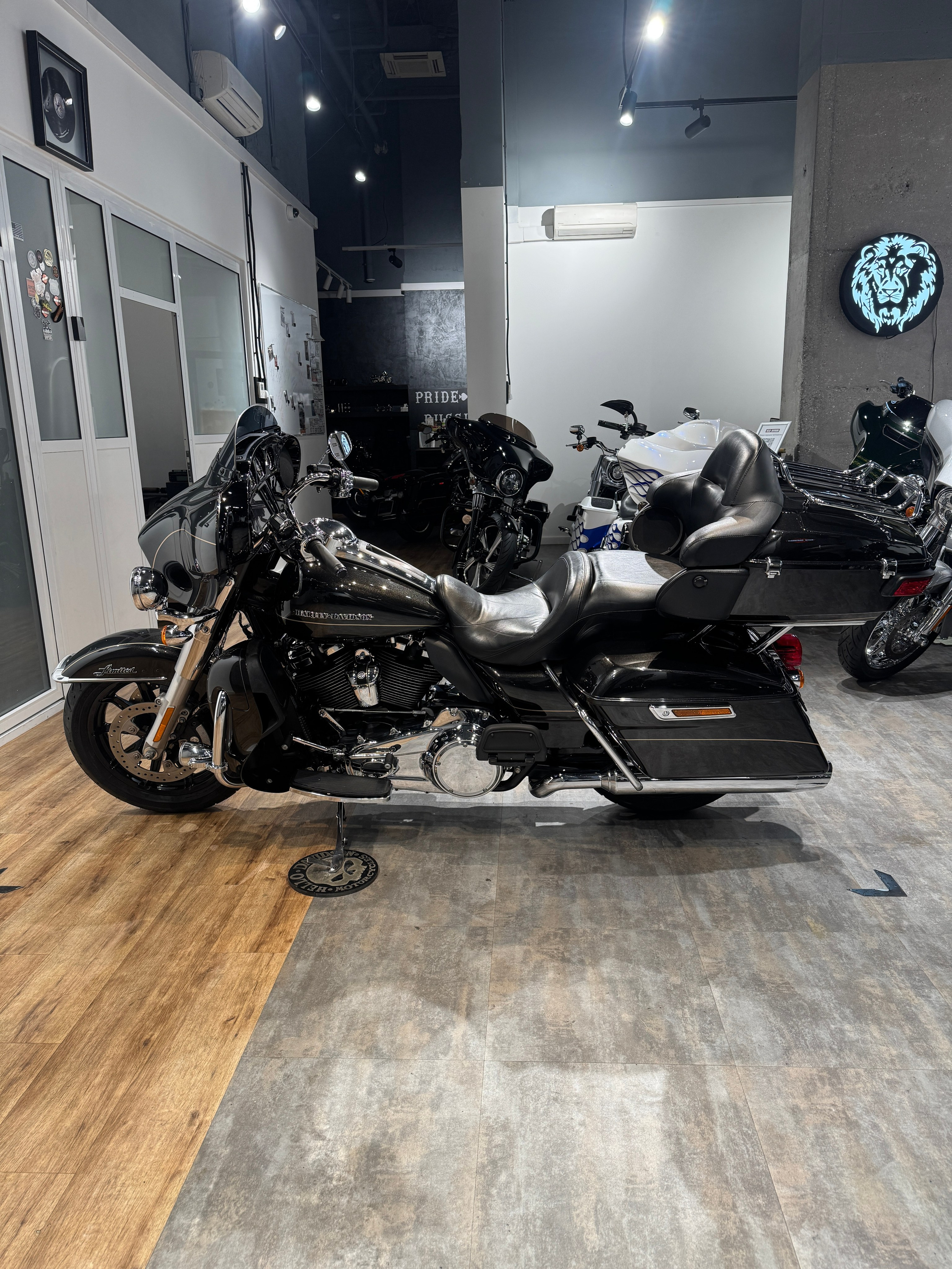 Мотоциклы Harley-Davidson 2017 Electra Glide Limited (Black Tempest) (Touring)  — купить мотоцикл. Hello Davidson, Москва. Только хорошие мотоциклы…