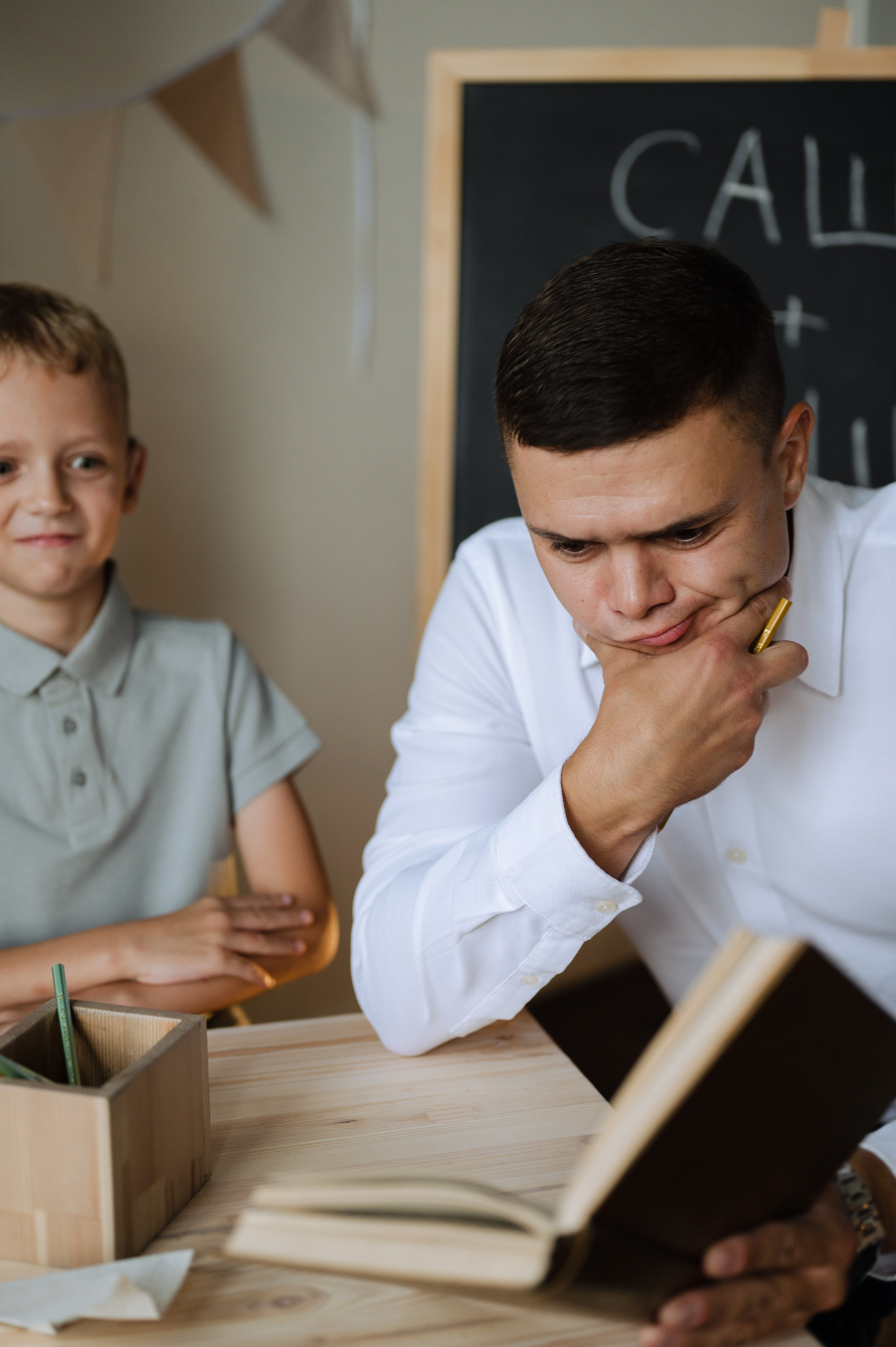 Саша первоклашка, фотостудия ИСТОРИИ. Фотограф Красноярск Екатерина Карпеза