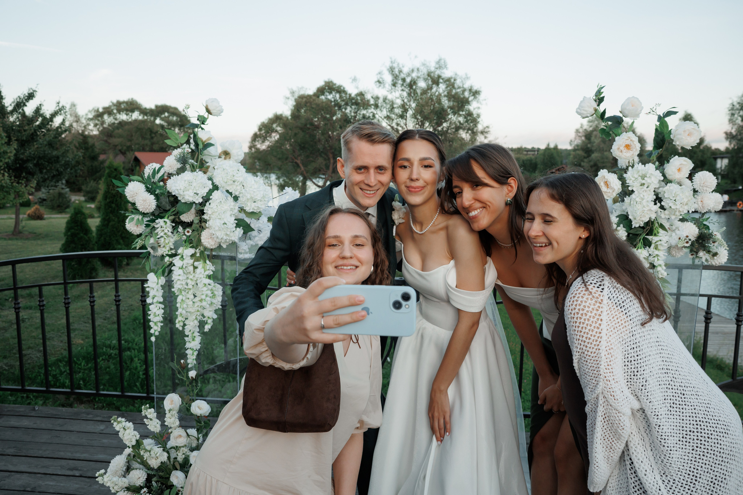 Регистрация в отеле Fish Point, ЗАГС Бутово, прогулка в Остафьево. Свадебный и репортажный фотограф (Москва, Королев и другие)