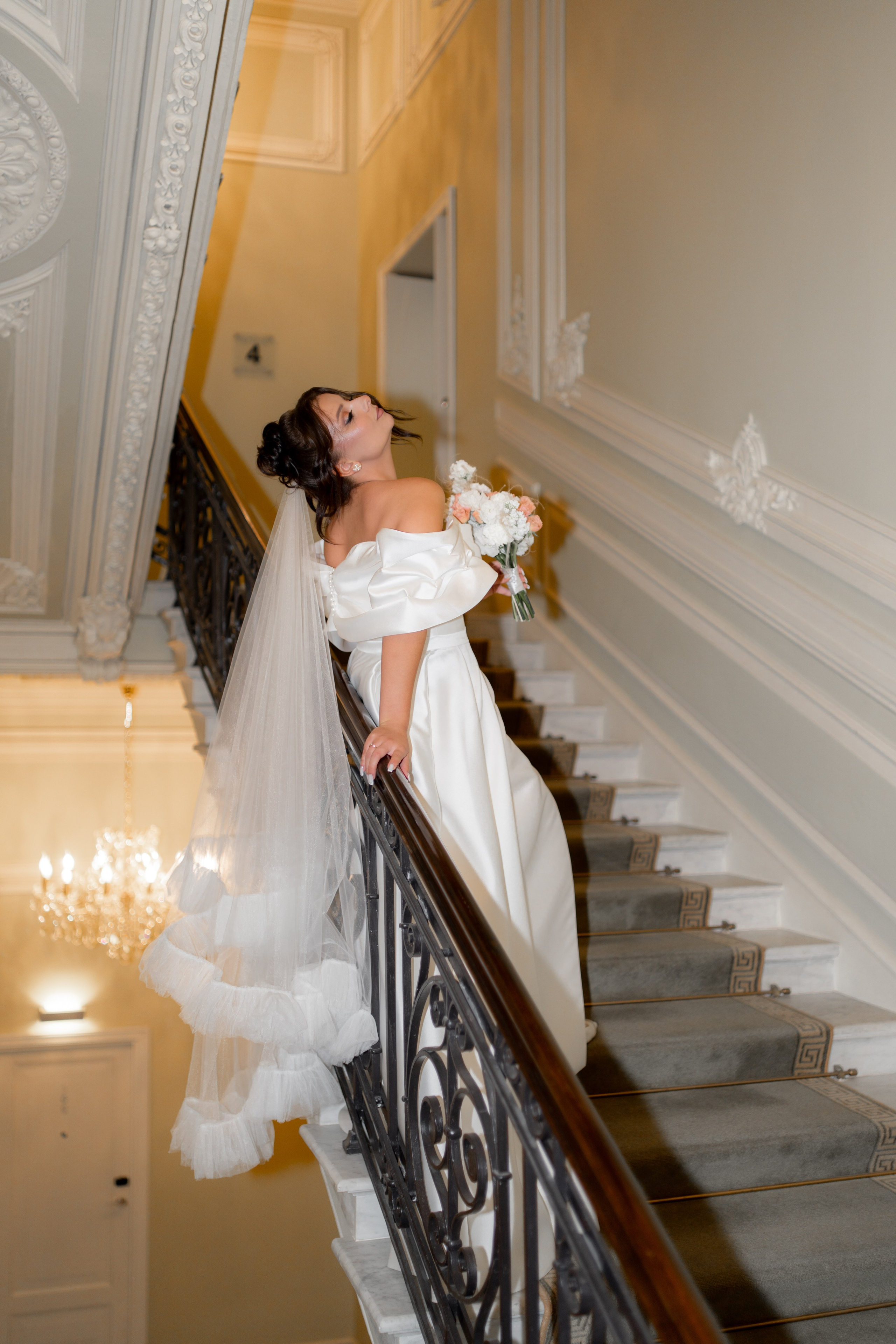 Сборы в отеле Индиго, съемка в Академии художеств, роспись во дворце бракосочетания№ 2 и банкет Нева Холл. Свадебный фотограф Александр Невский в Санкт-Петербурге