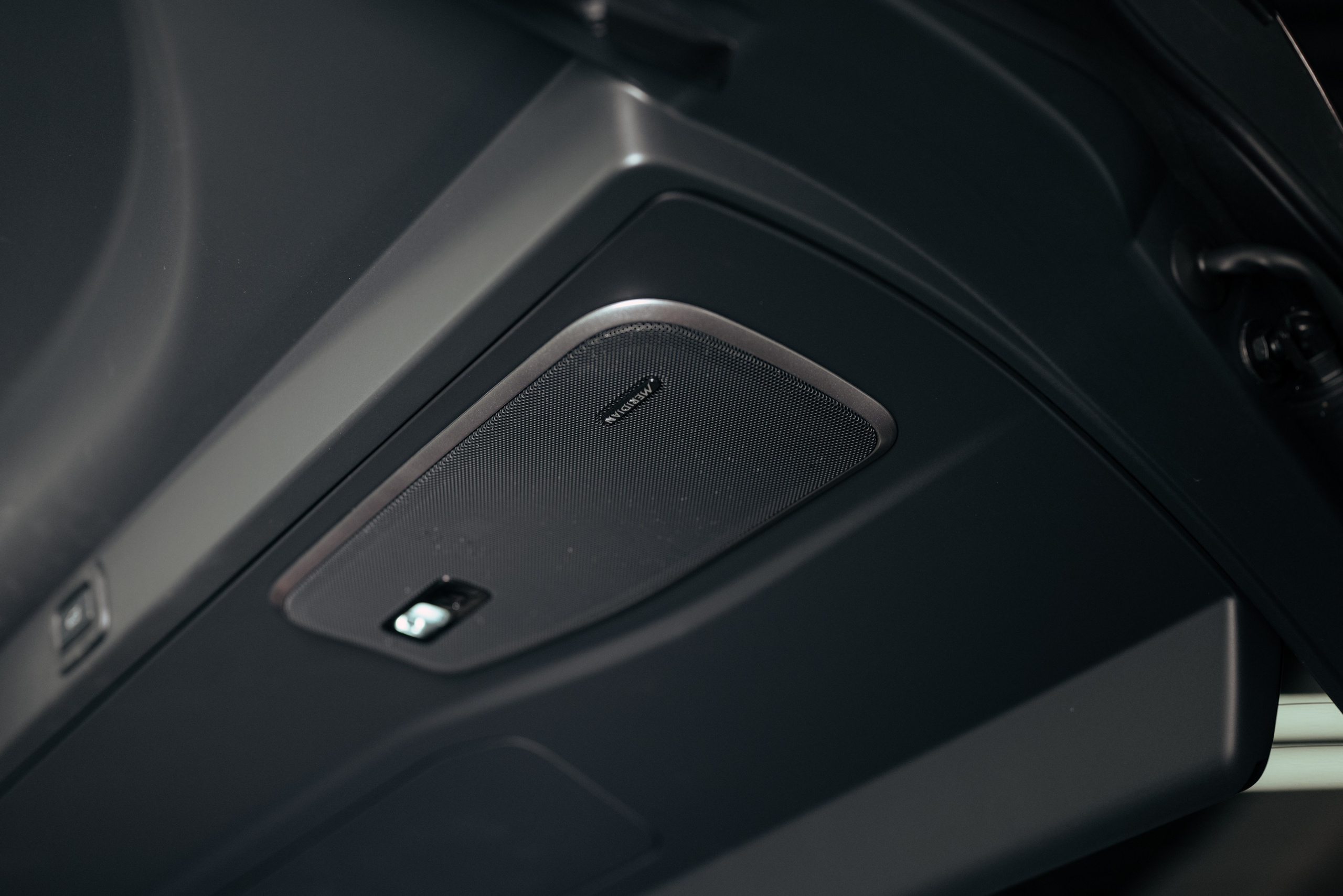 Range Rover long brown on white. DeLorein