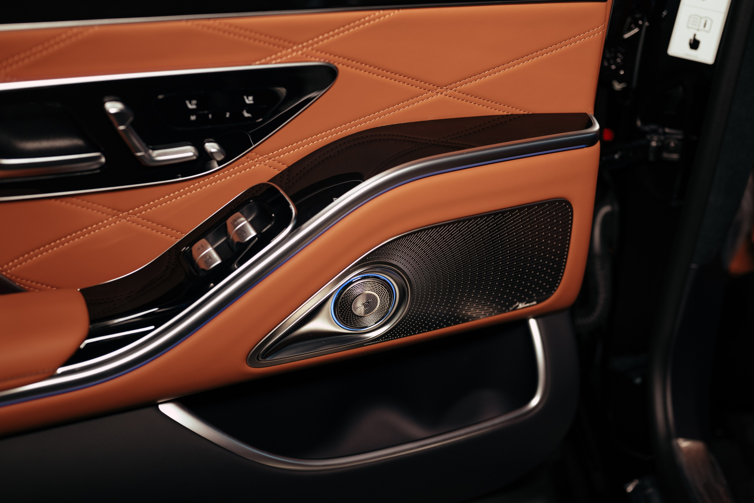 Mercedes Maybach v12 Black. DeLorein