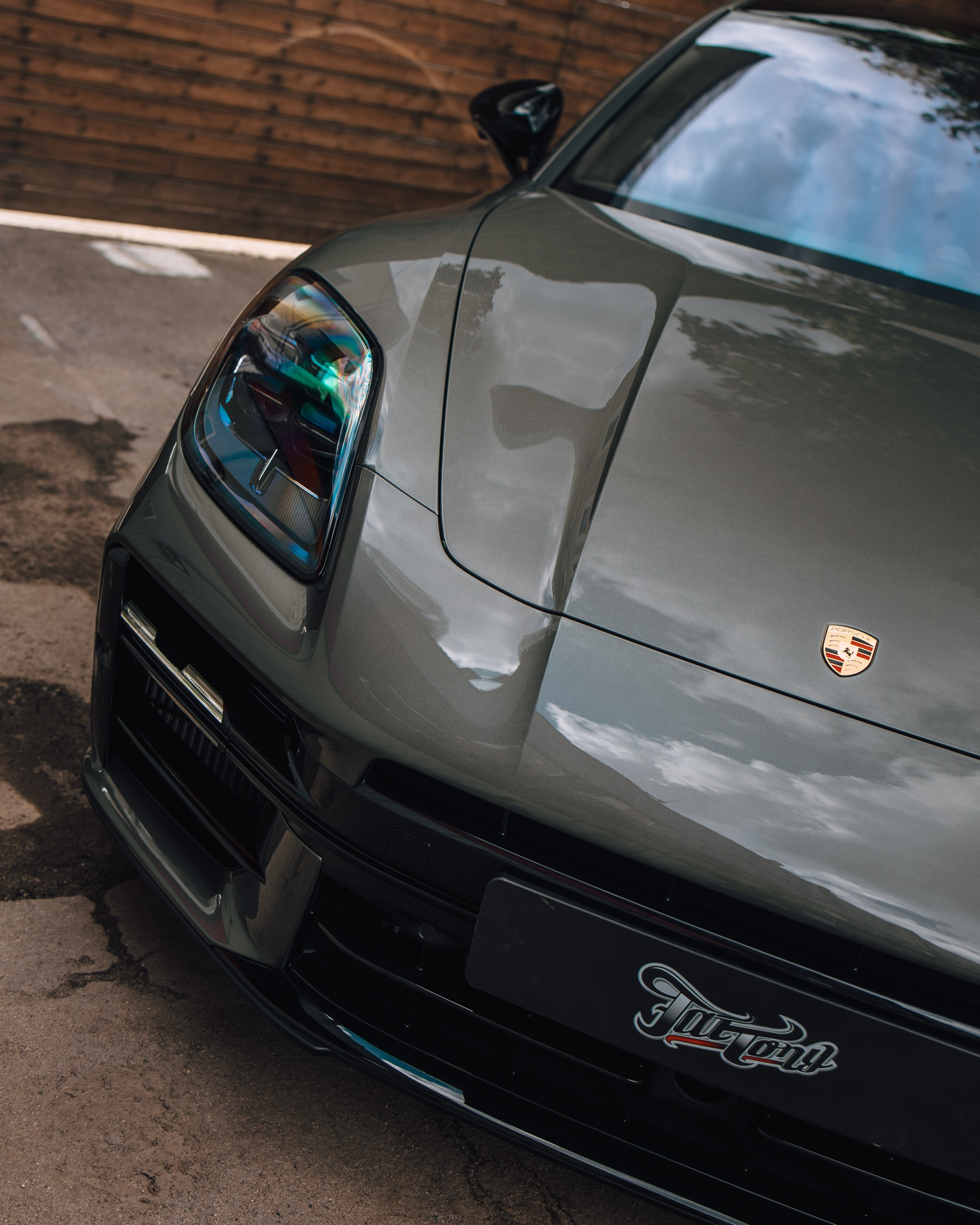 Porsche Panamera GTS оклейка глянецевый полиуретан. DeLorein