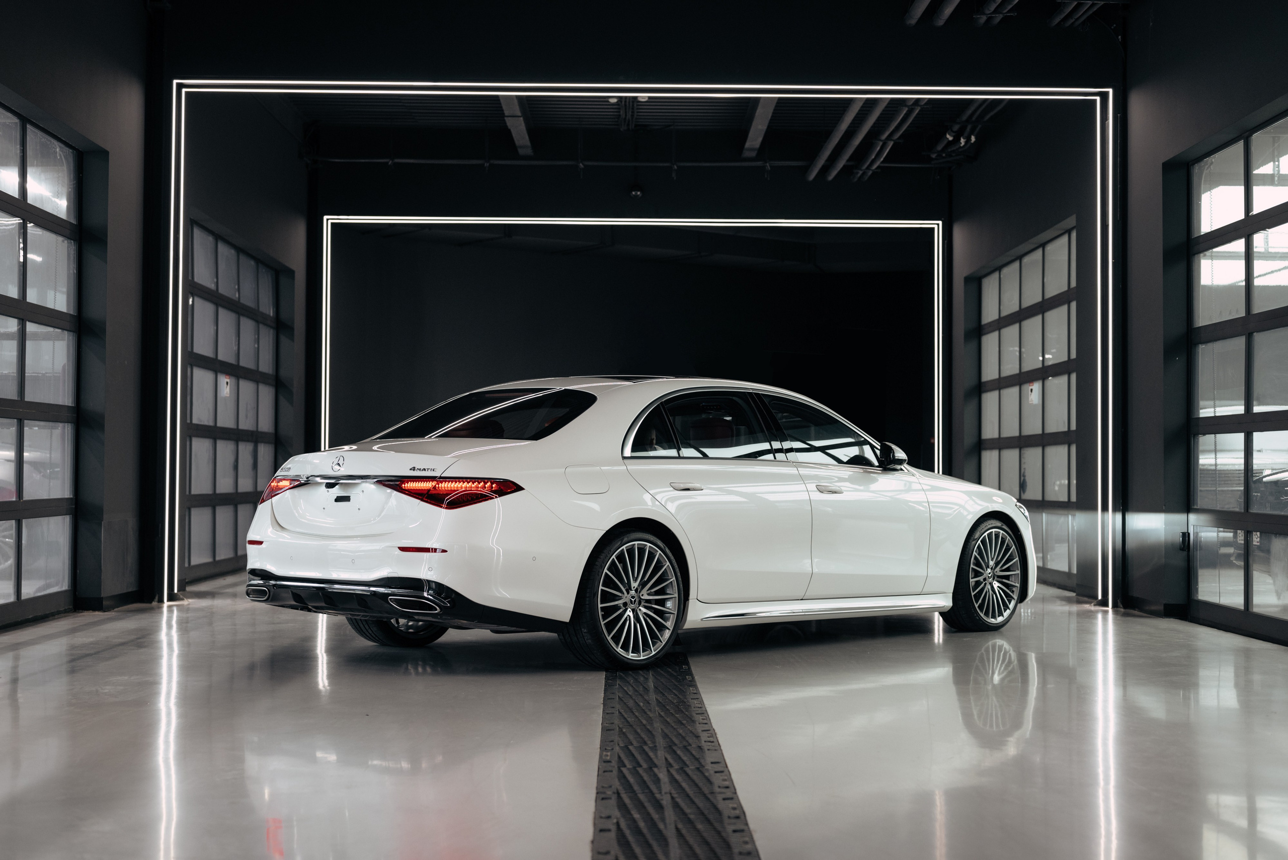 Mercedes 223 white on red. DeLorein