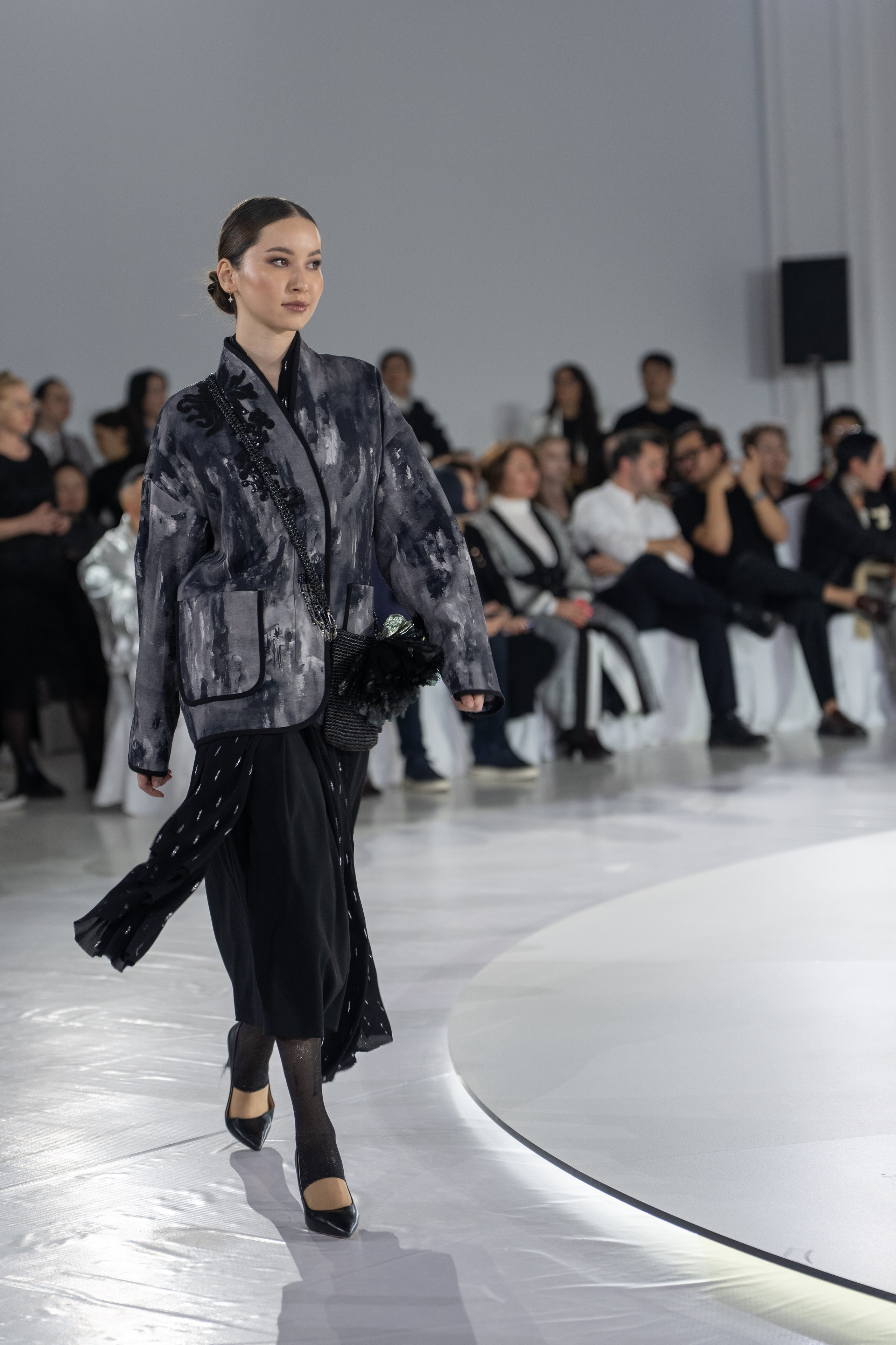 Дизайнер Yerlan Zholdas bek. Сайт Алматинского НЮ АРТ, будуар и фэшн фотографа Дениса Карпенко