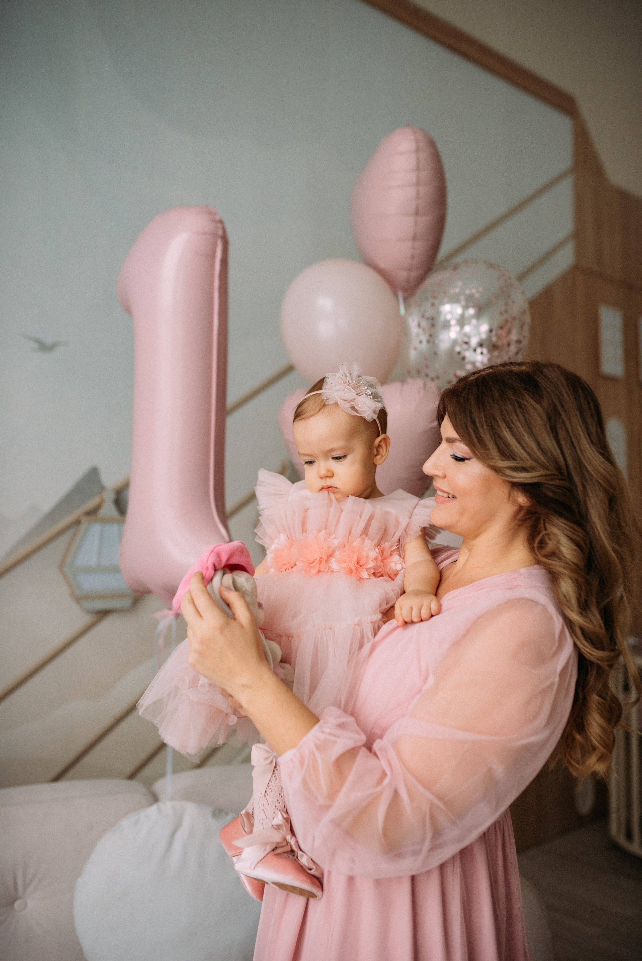 Анна, Мишель, Виктор — годовасие в студии