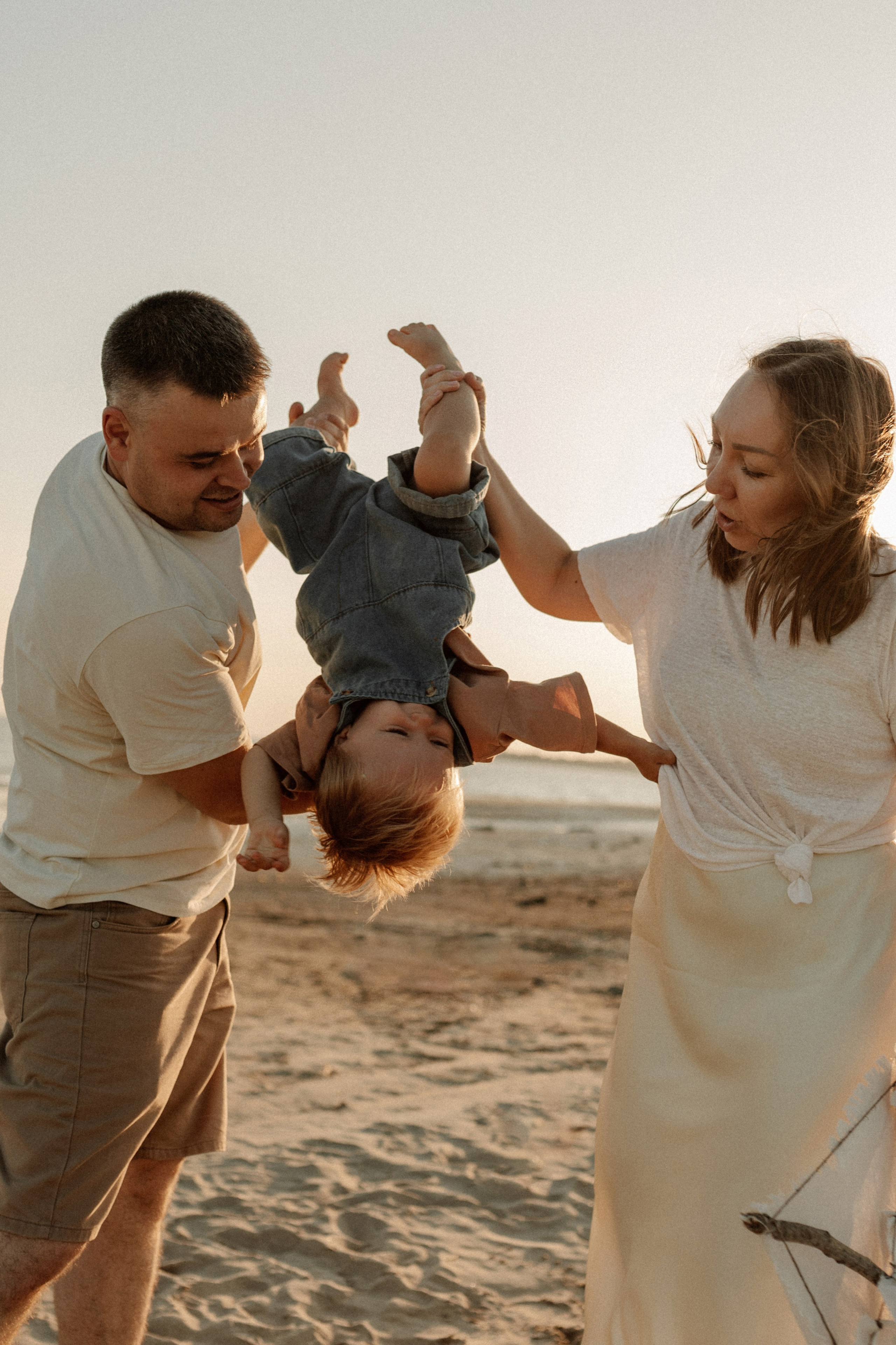 Трое у реки, не считая фотографа. Семейный фотограф в Краснодаре Яна Морева