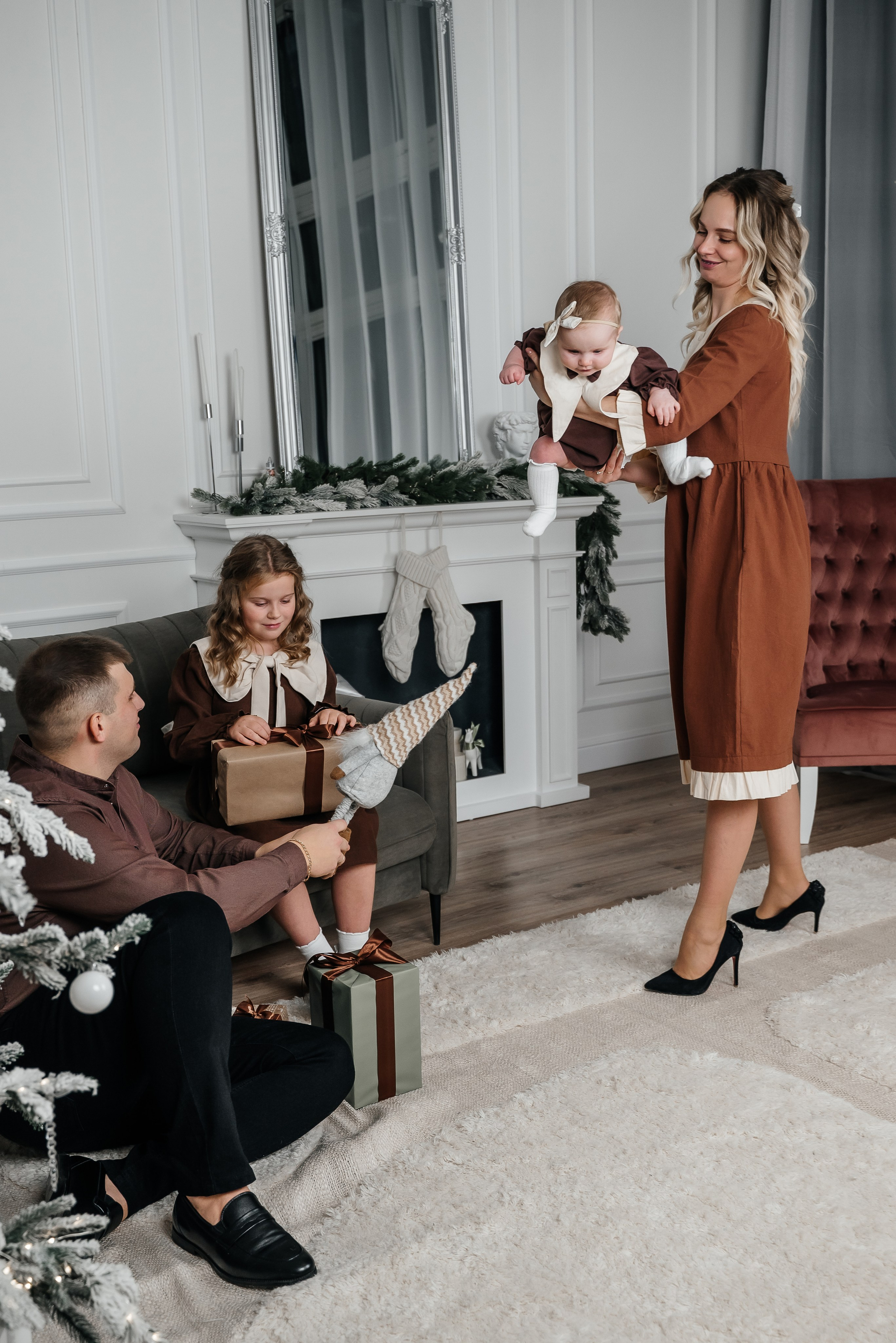 Мама, папа, 2 дочки (студия Персона). Фотограф в Дзержинске Наташа Баева