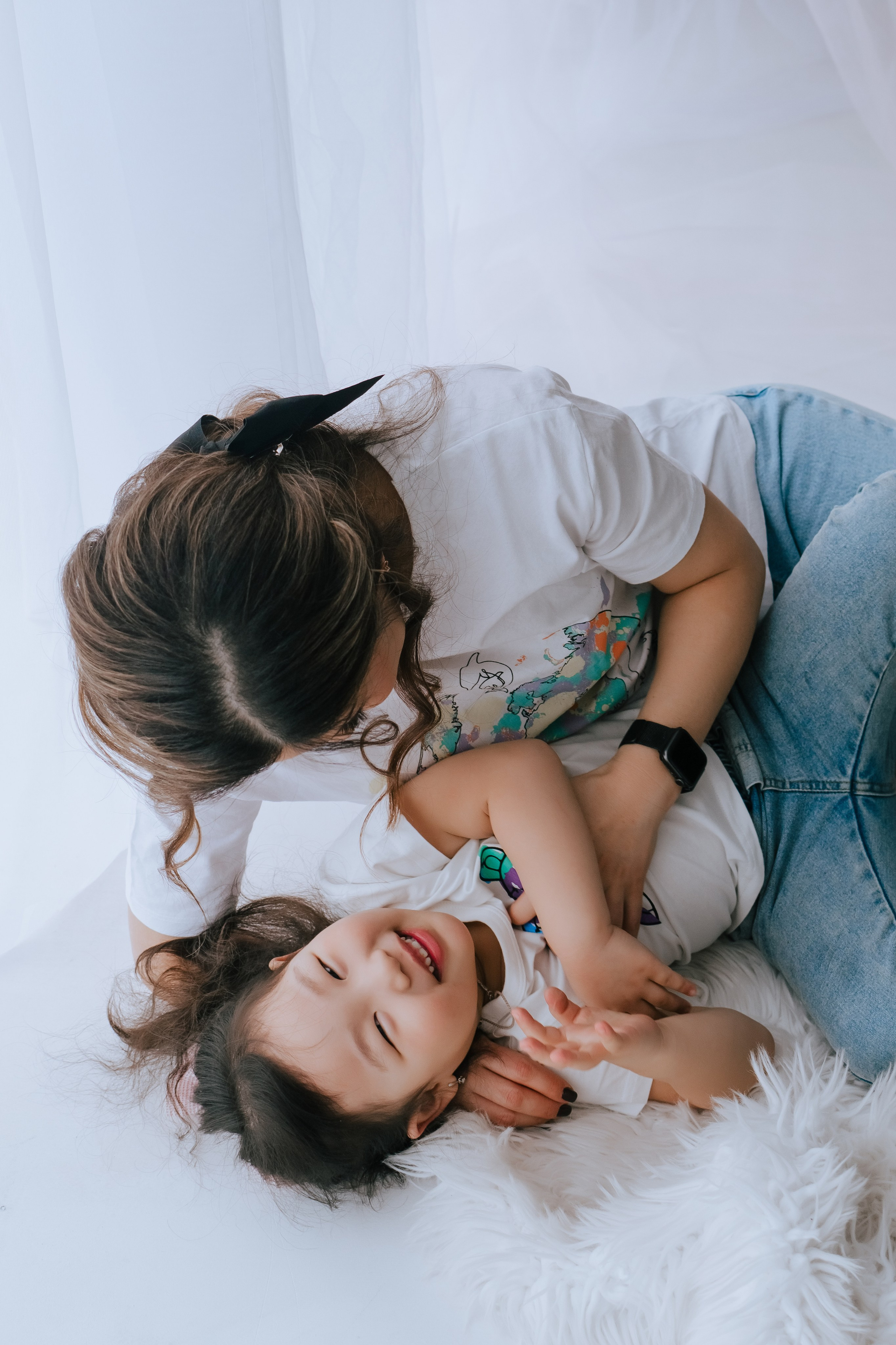 Ира и Аня. Фотограф Ярмишко Дарья. Выпускные фотокниги