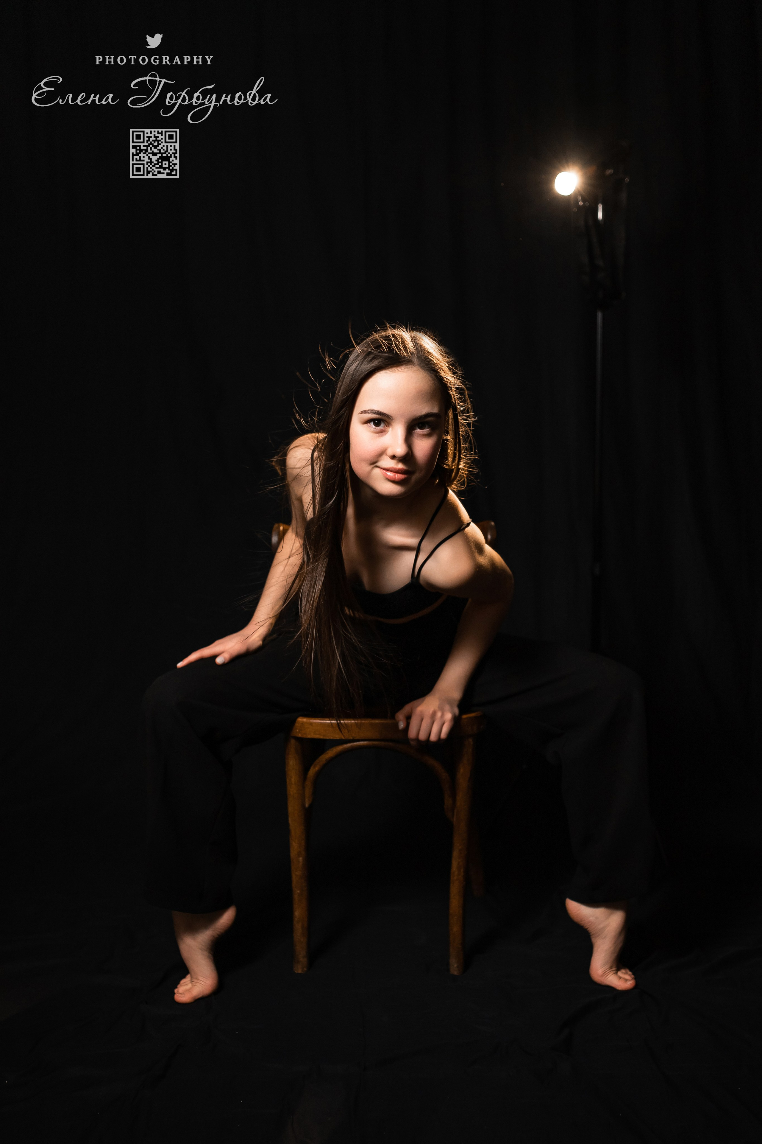 Моя студия. Полина и стул. Январь 2024. Фотограф Пермь. Свадьбы. Семья и дети, школа, д. сад. Фотокниги