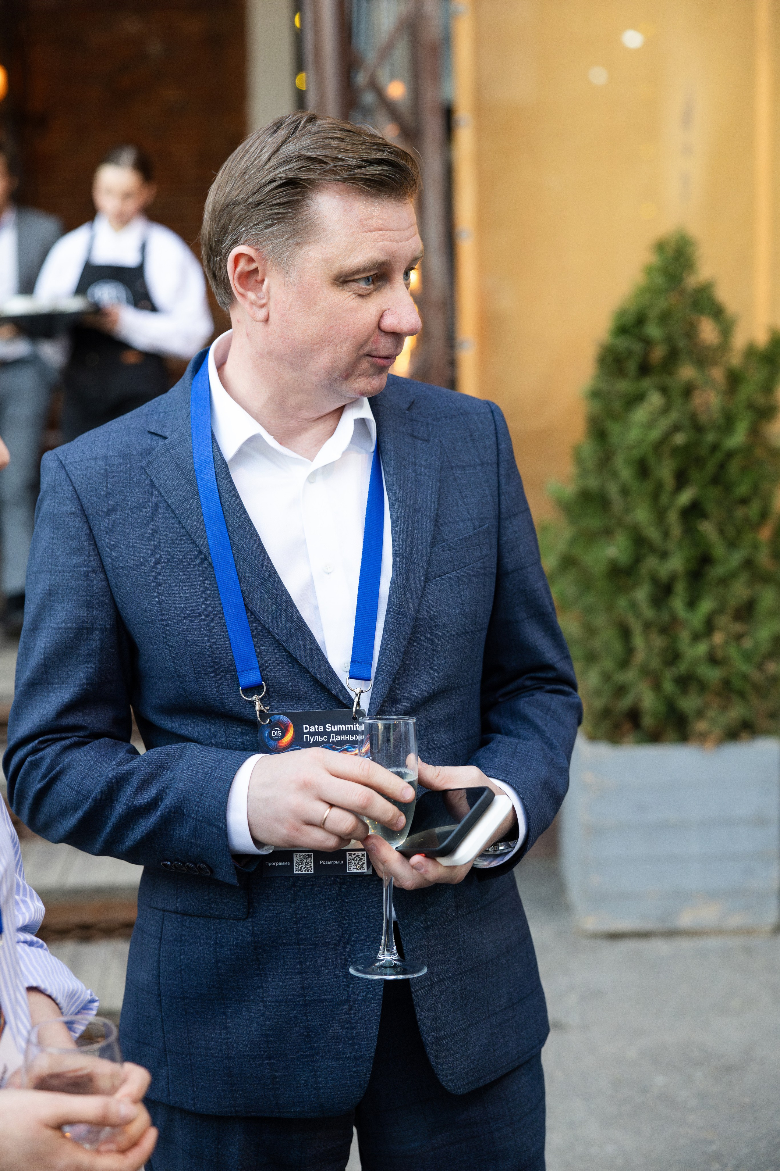 Data Summit 2025 (1). Свадебный репортажный фотограф в Москве