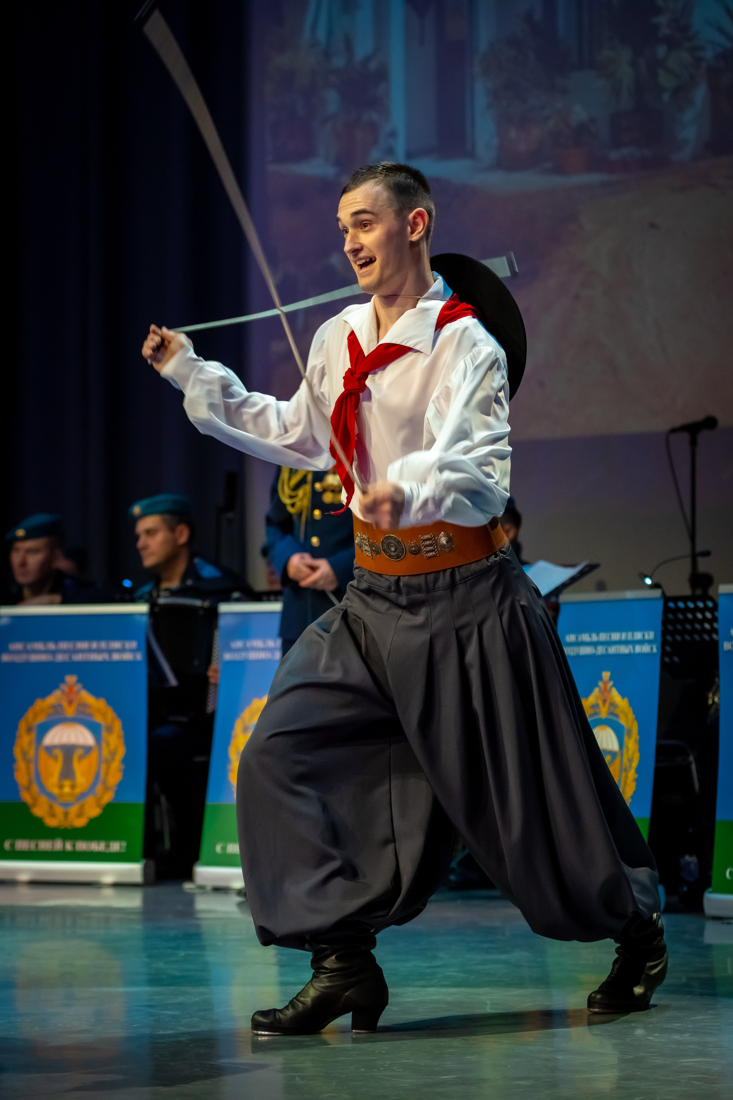 Концерт ансамбля ВДВ. Фото и видео в Москве Клим Воробьев