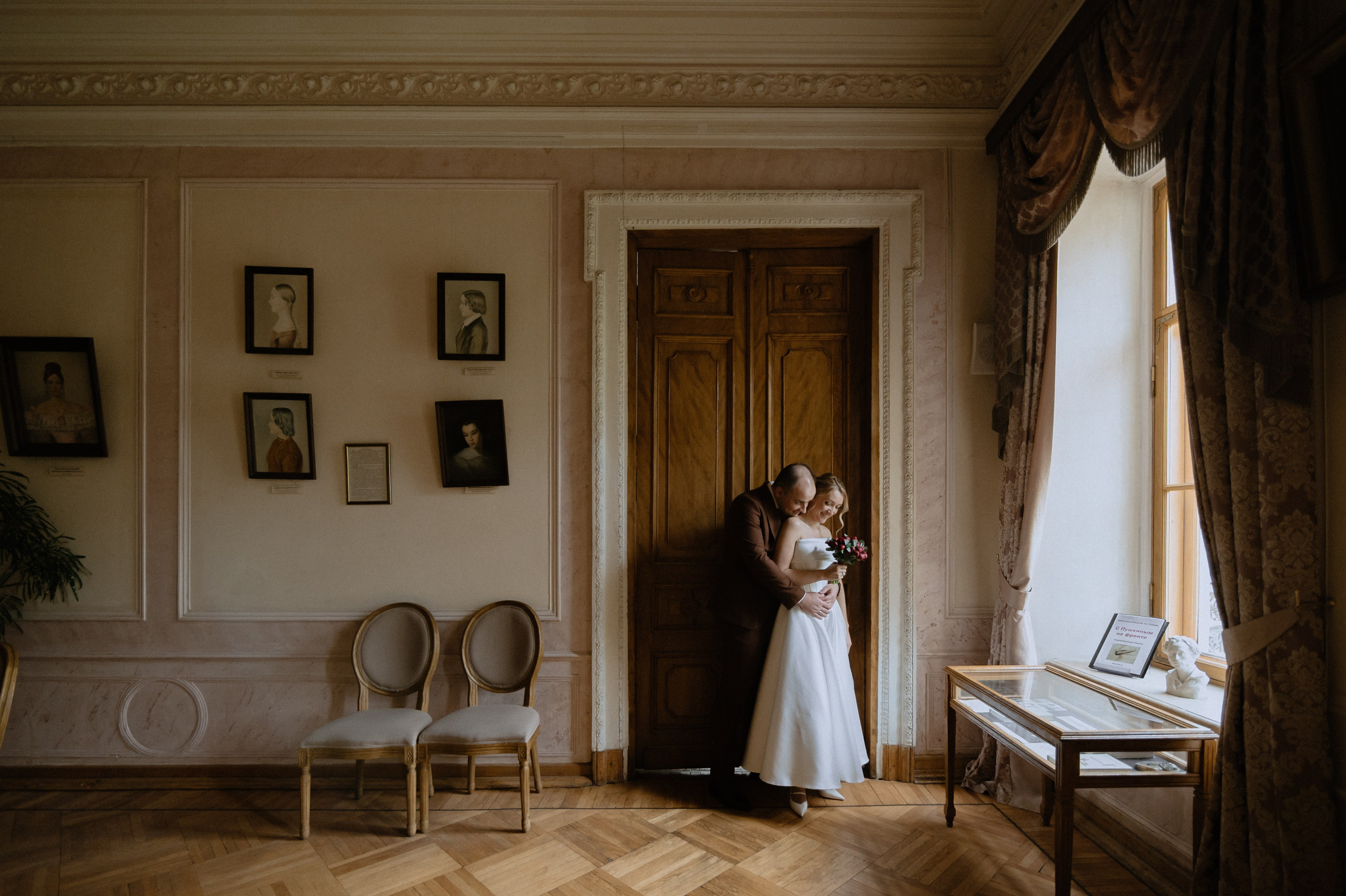Регистрация брака и свадебная фотосессия в Библиотеке-читальне имени А. С. Пушкина. Свадебный фотограф Москва — Сергей и Татьяна
