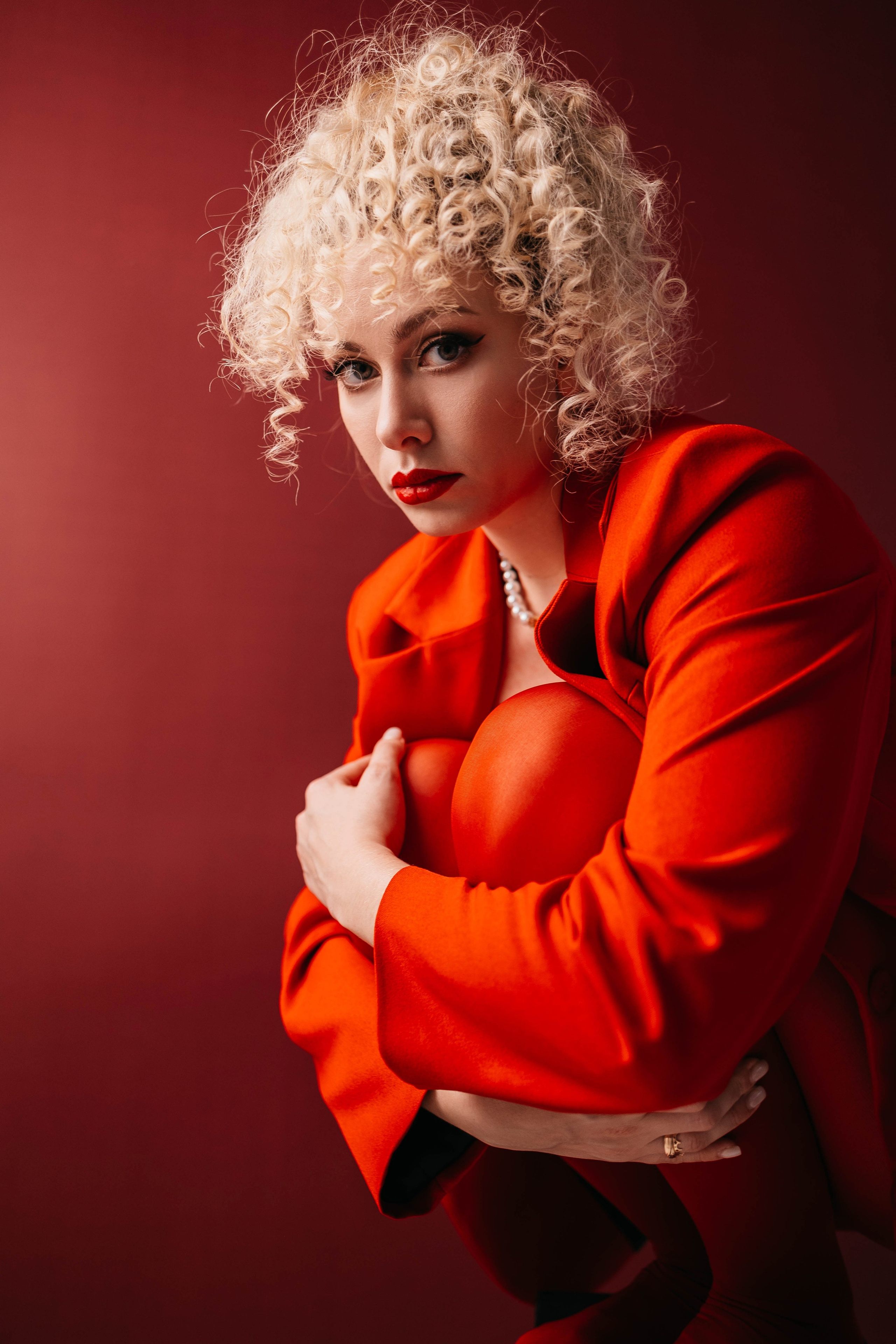 Ира в красном. Фотостудия Cute_photostudio в Твери. Фотограф в Твери Лагодная Яна