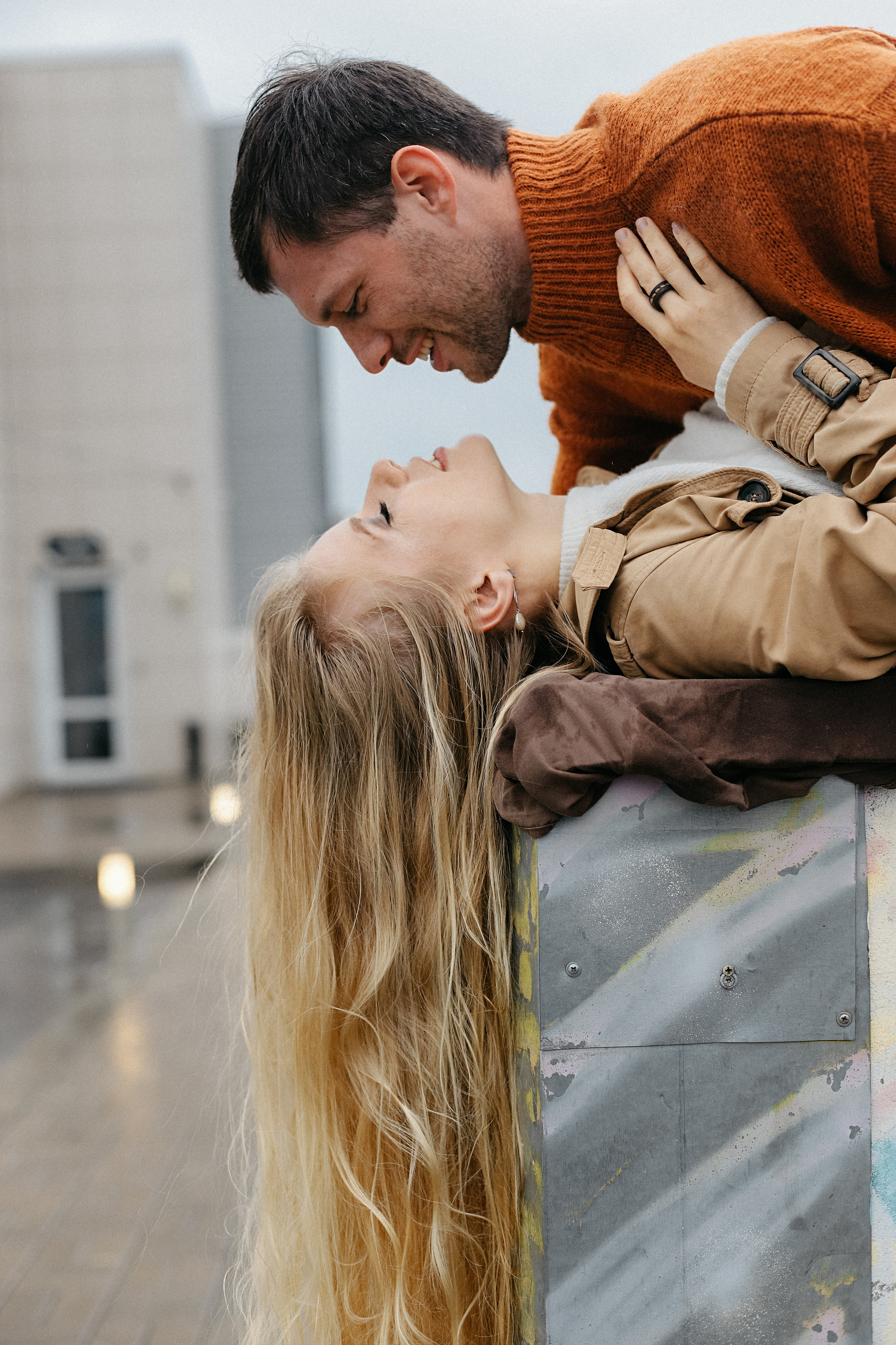 Крыша. Дождь. Катя и Анатолий. Фотограф Белгород