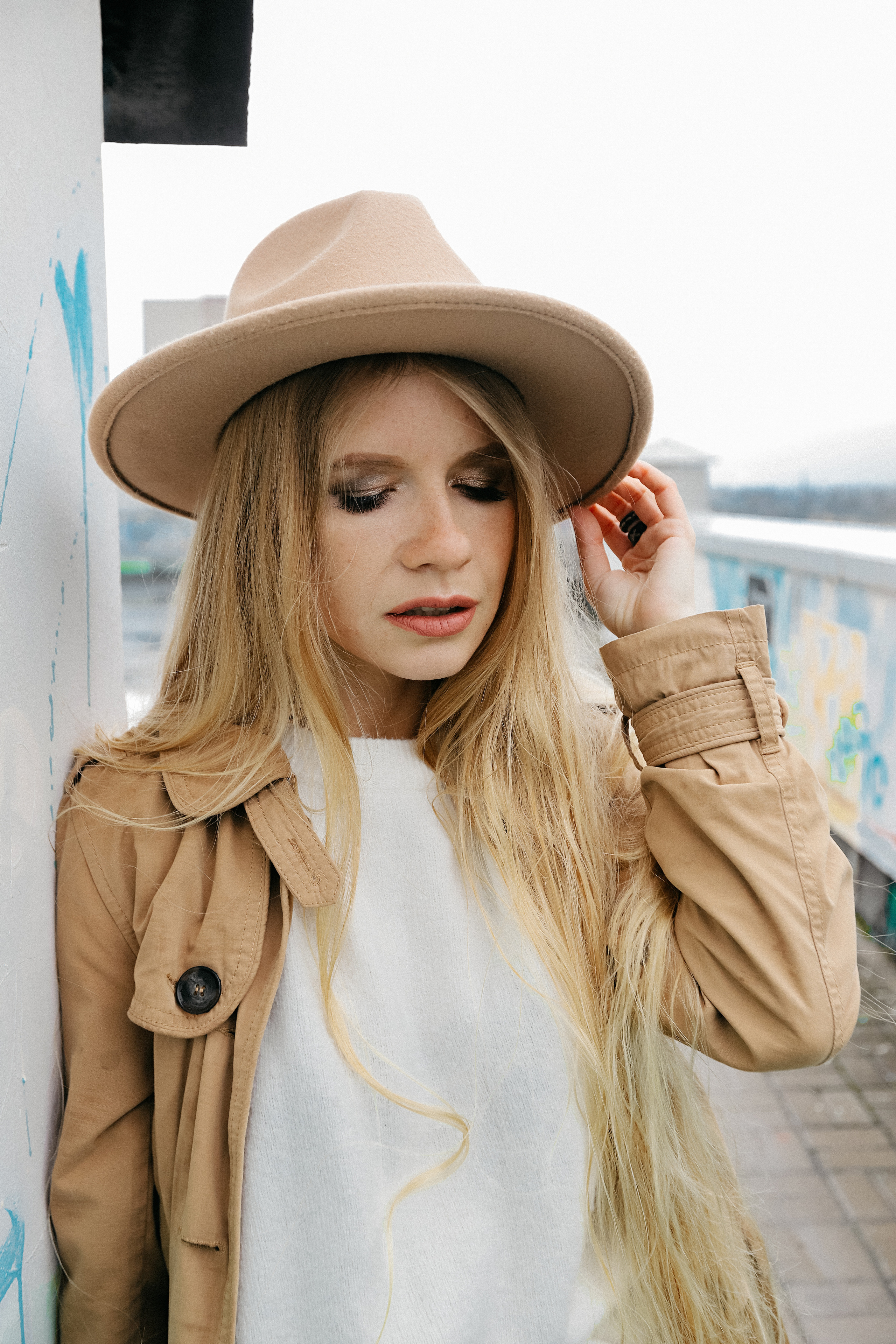 Крыша. Дождь. Катя и Анатолий. Фотограф Белгород