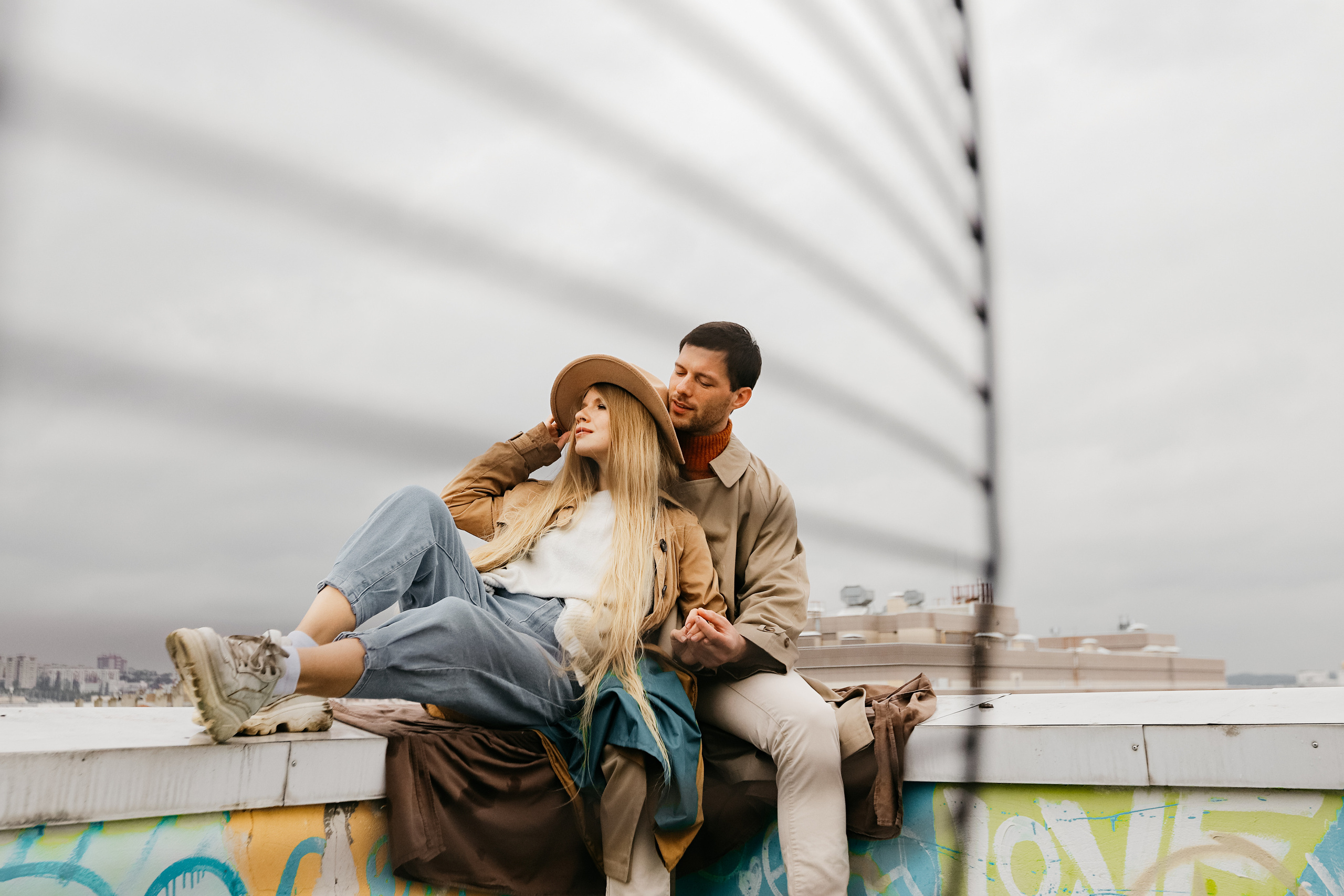 Крыша. Дождь. Катя и Анатолий. Фотограф Белгород