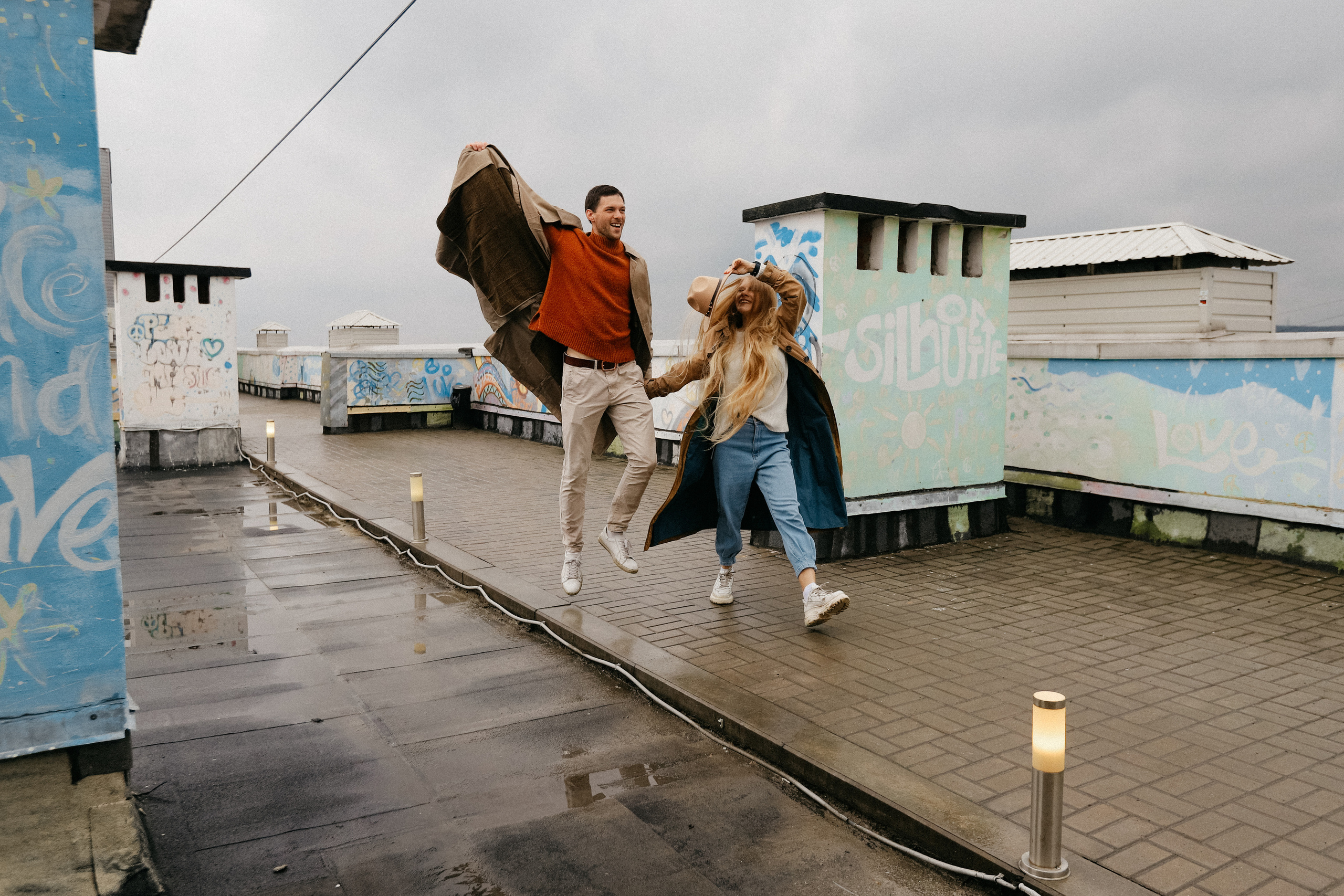 Крыша. Дождь. Катя и Анатолий. Фотограф Белгород