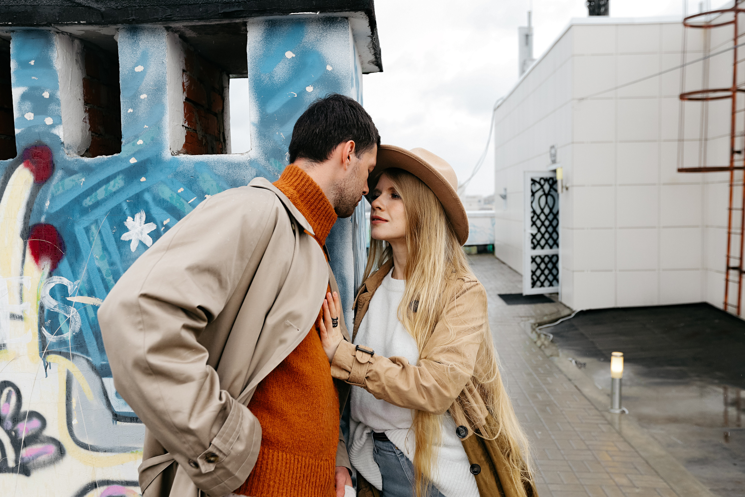 Крыша. Дождь. Катя и Анатолий. Фотограф Белгород