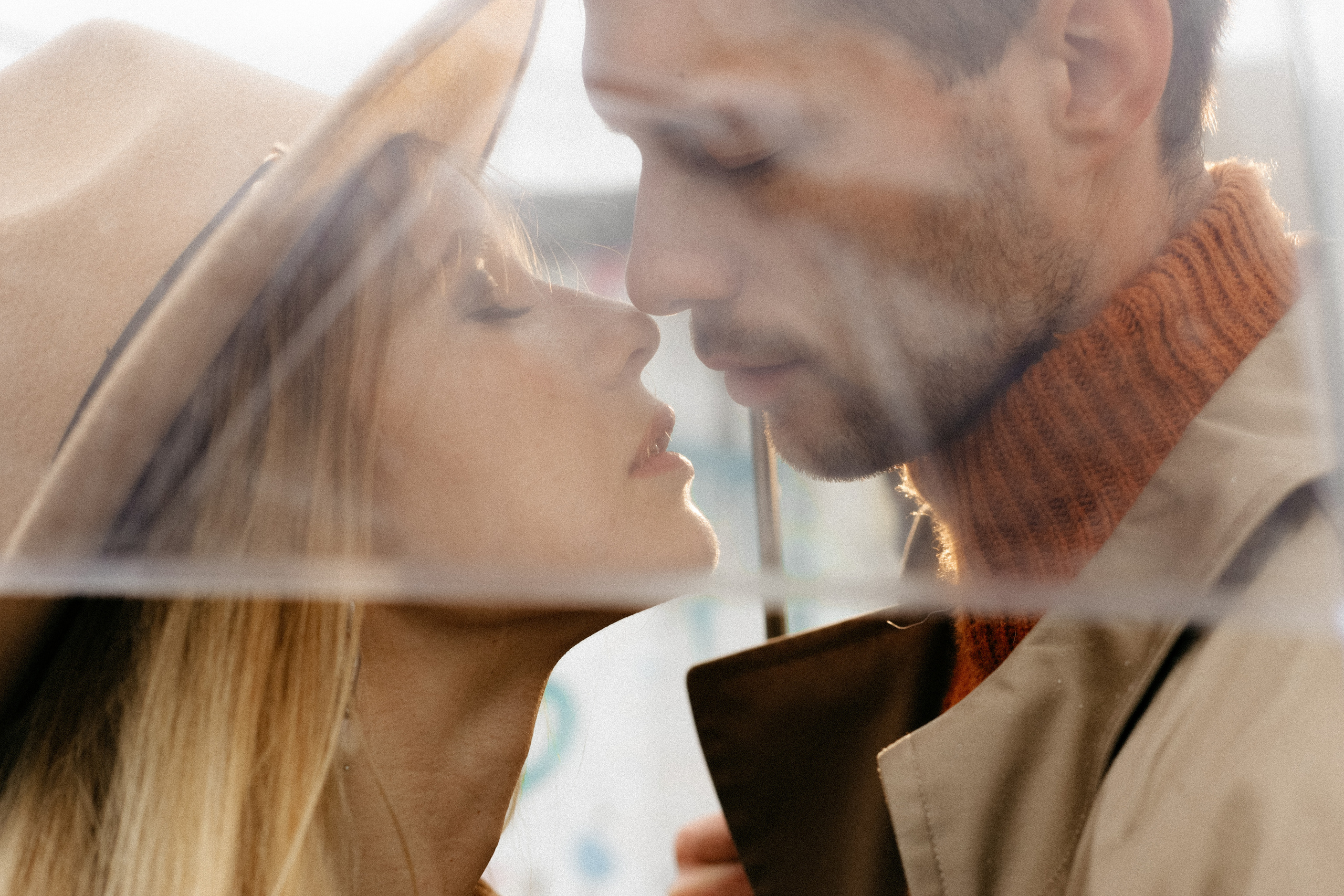 Крыша. Дождь. Катя и Анатолий. Фотограф Белгород