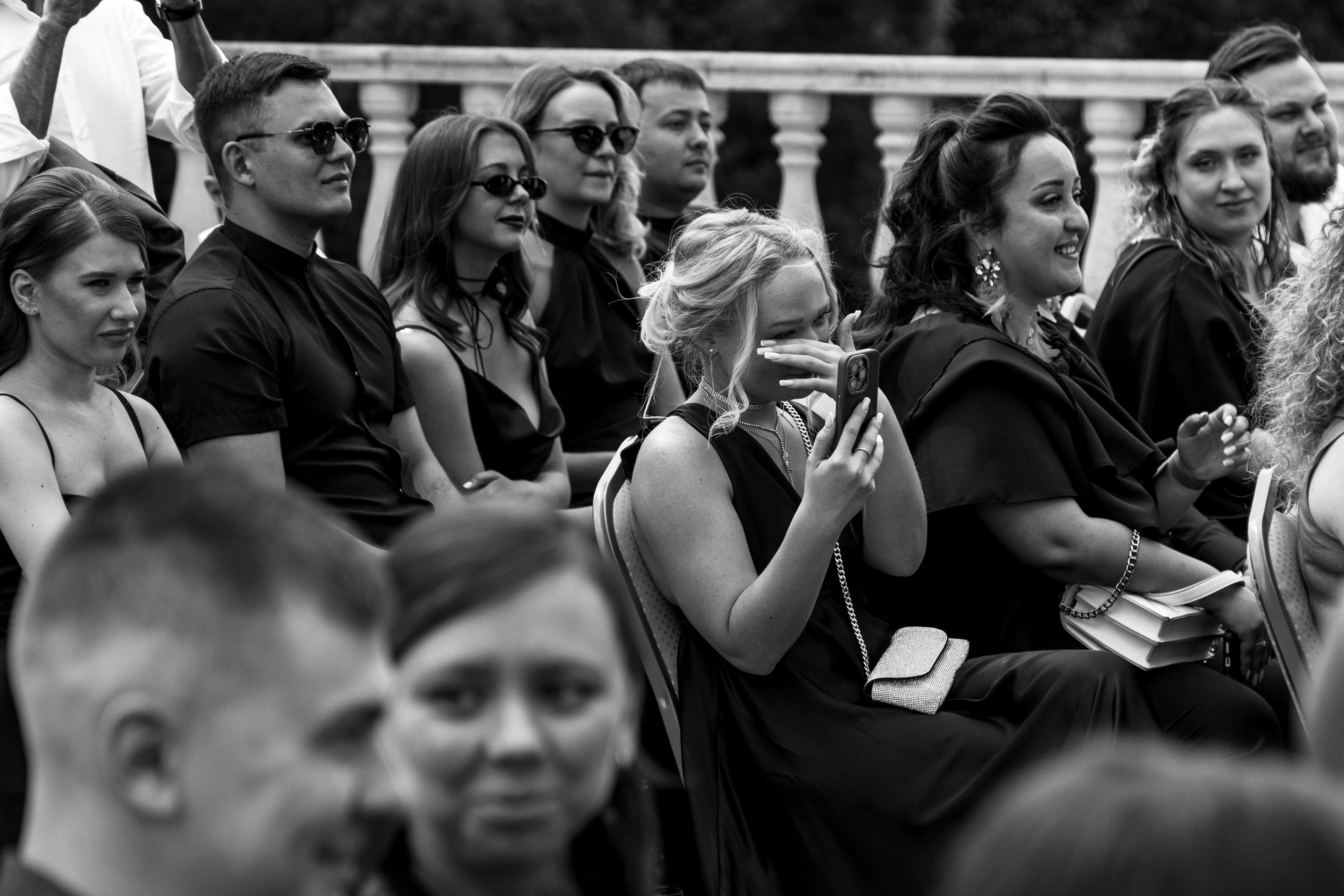 Гости на выездной церемонии регистрации брака. Фотограф на свадьбу в Москве.