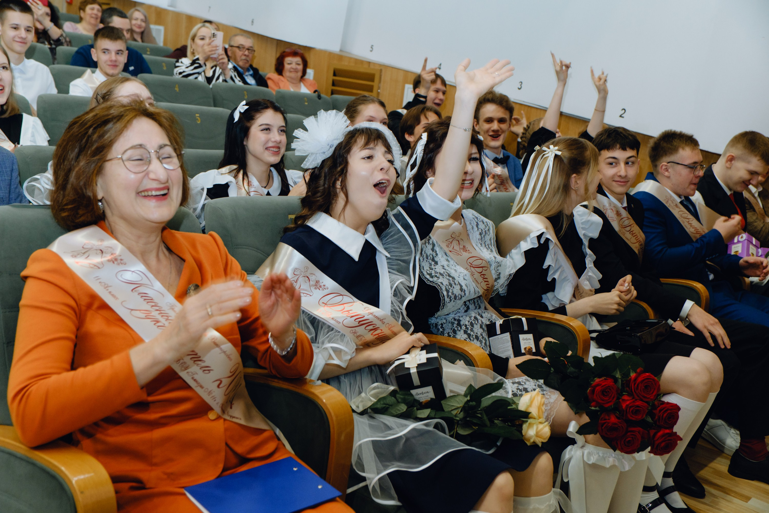 Последний звонок 11 класс. Фотограф Софья Володкина