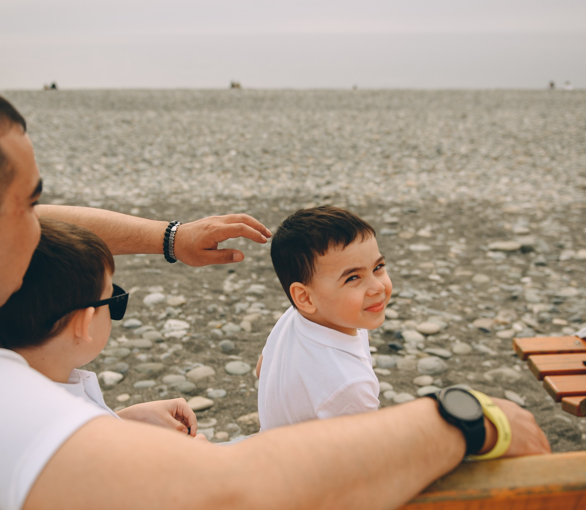 Отец-герой с двумя сыновьями непоседами. Свадебный и семейный фотограф София Невская