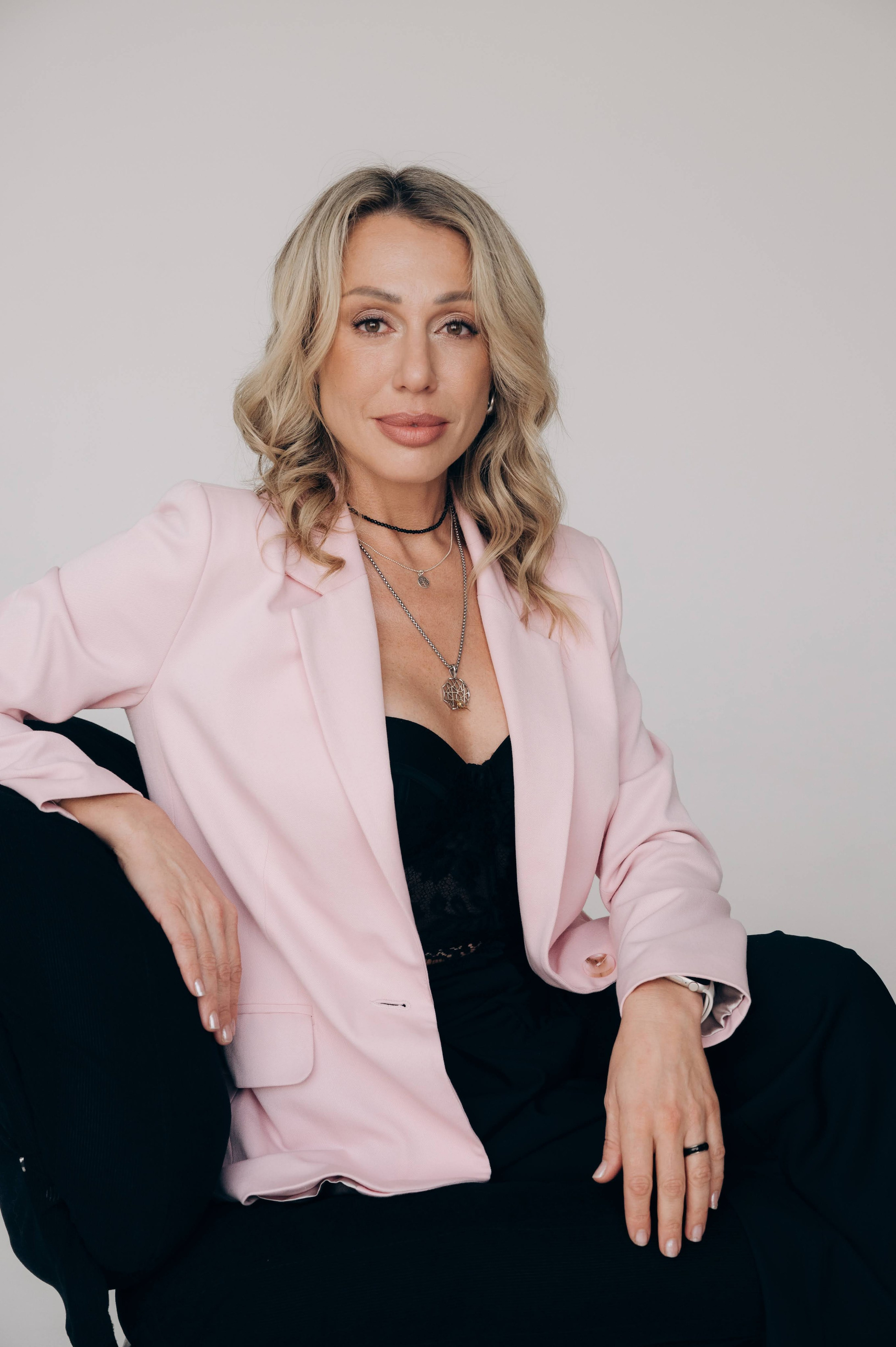 Профессиональный фотограф беременности в СПБ. Стильные фотосессии беременности в стиле минимализм и классическая фотография