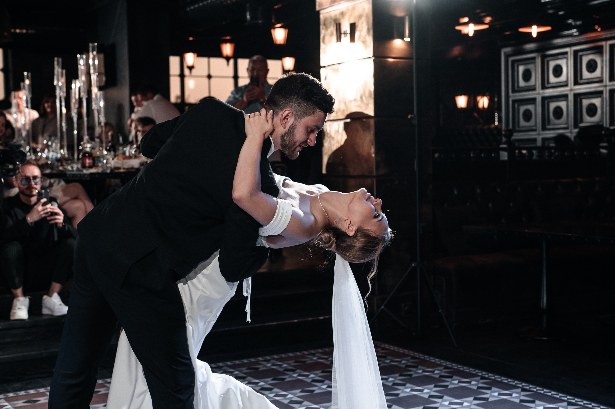 Даниил и Валерия. Черная утка. Полный день. Фотограф Екатерина Бочарникова