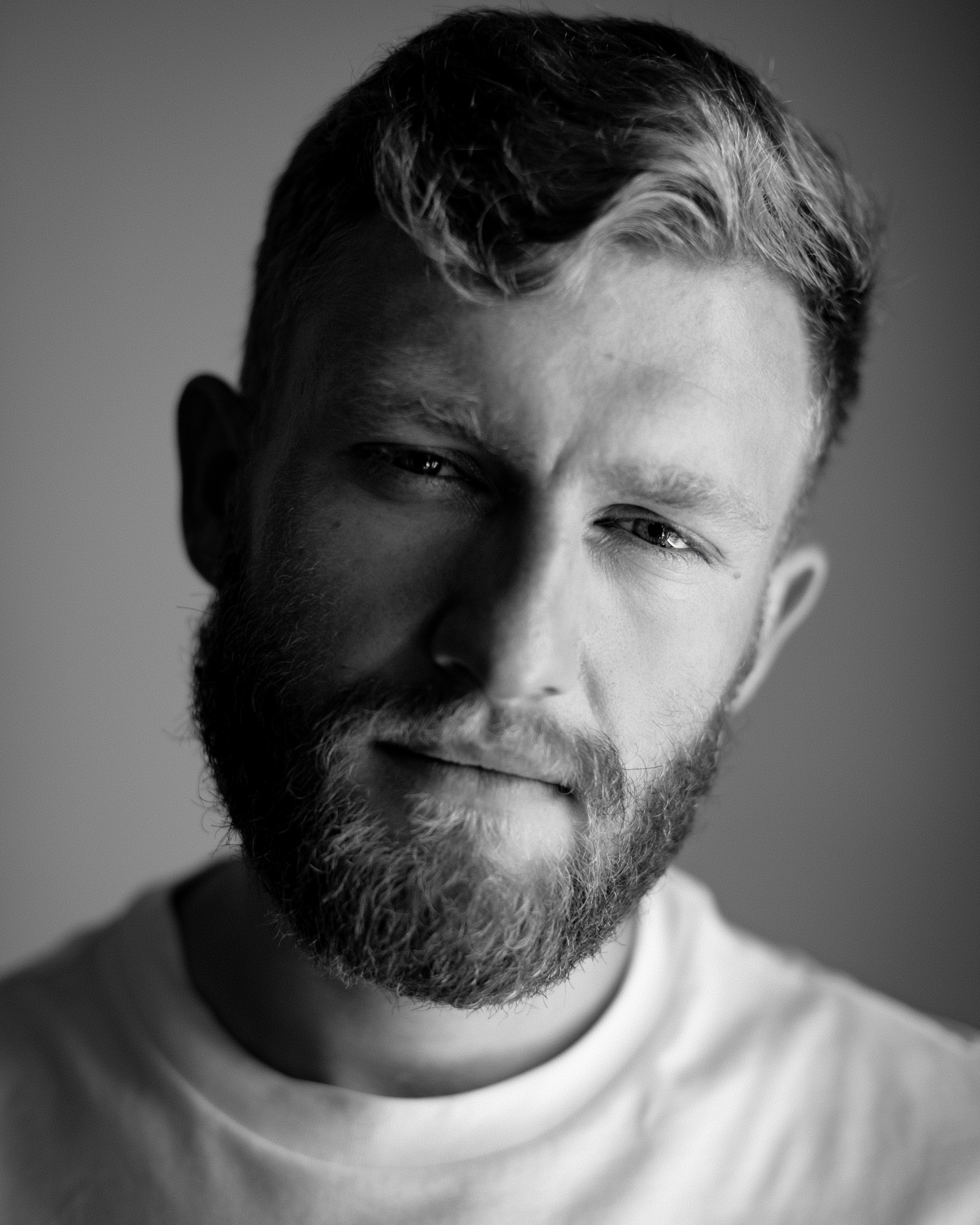 Single portraits. Photographer in Tokyo Anatolii Ozarto