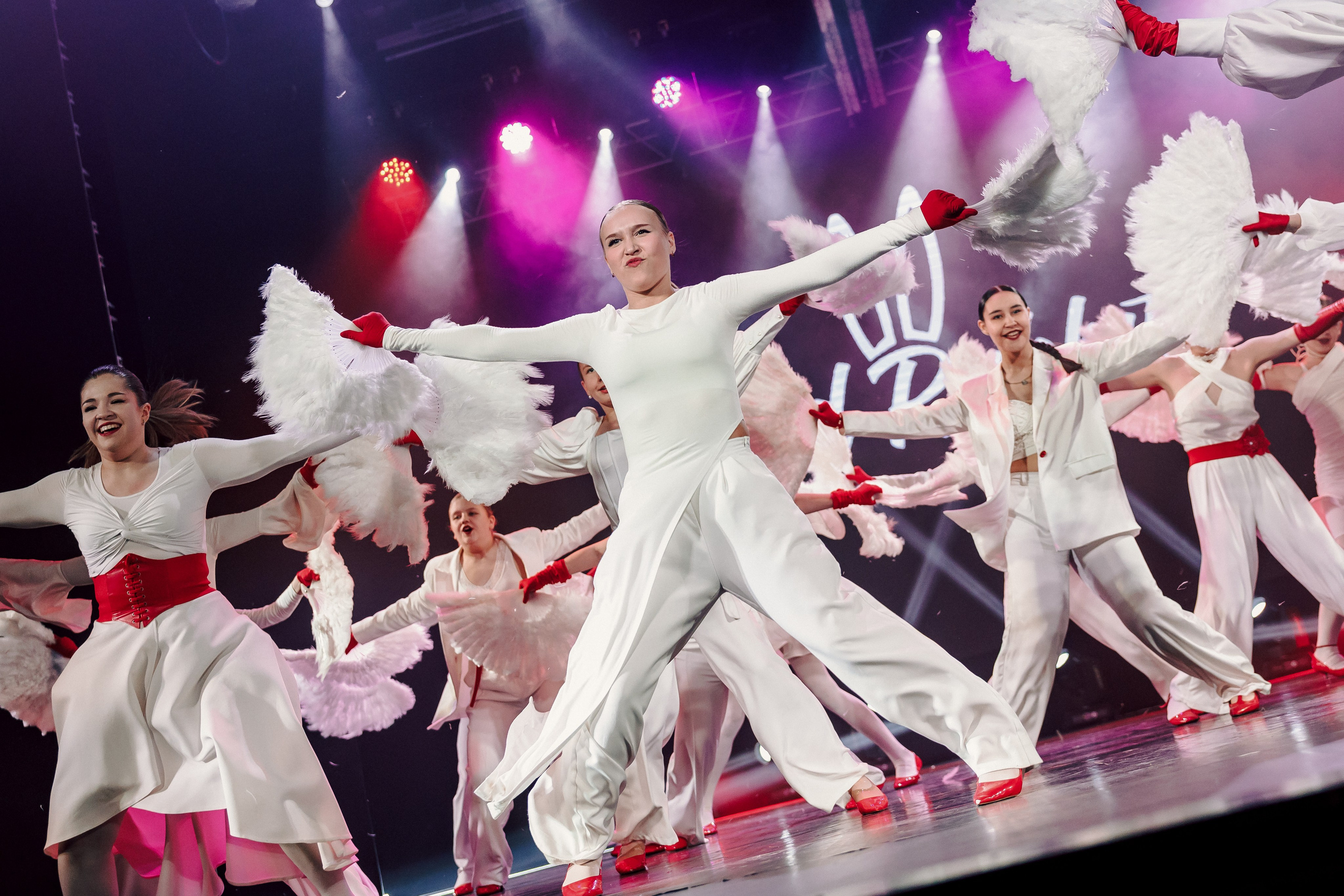 Отчётный концерт танцевальной школы «Red Rabbits» 2025. Лёшка Варзегов — фотограф