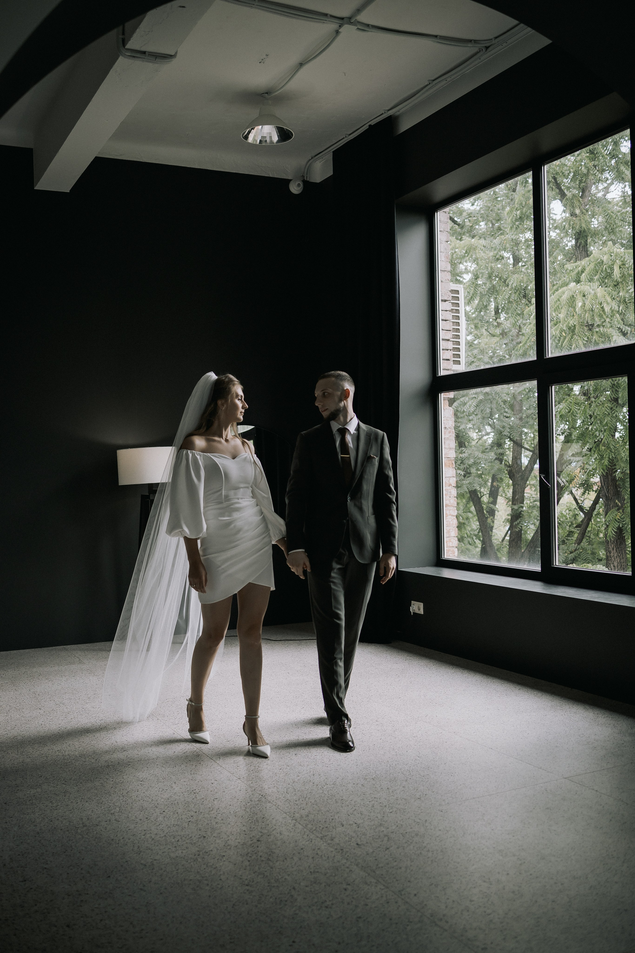 Свадебная прогулка. Эвелина и Дмитрий. Свадебная фотография. Арина Рубах