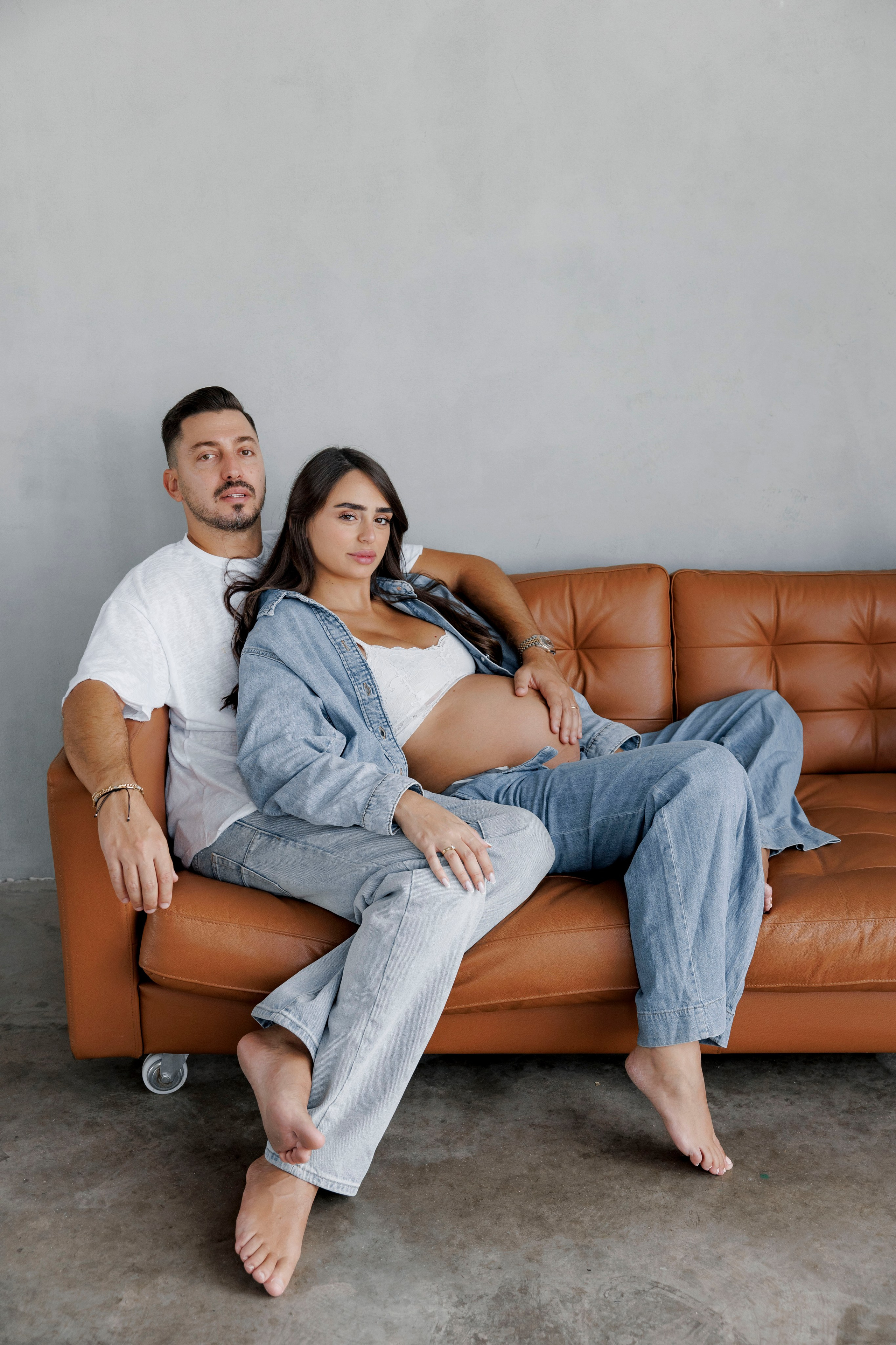 Pregnancy photoshoot inside the studio in Tel Aviv. Главная