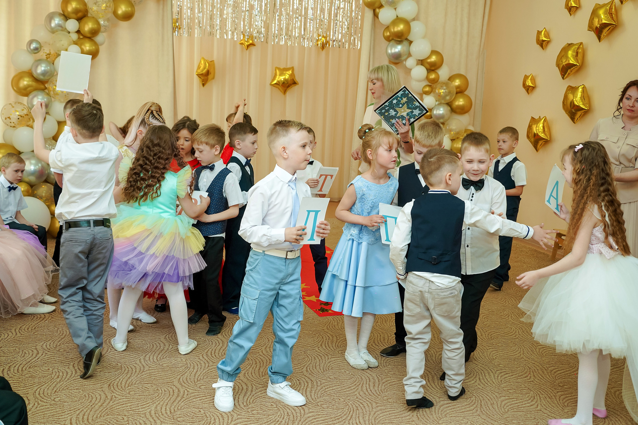 Фотосъемка видеосъёмка фотограф видеооператор новогодних утренников  в. Фотограф, видеооператор Нина Коршунова