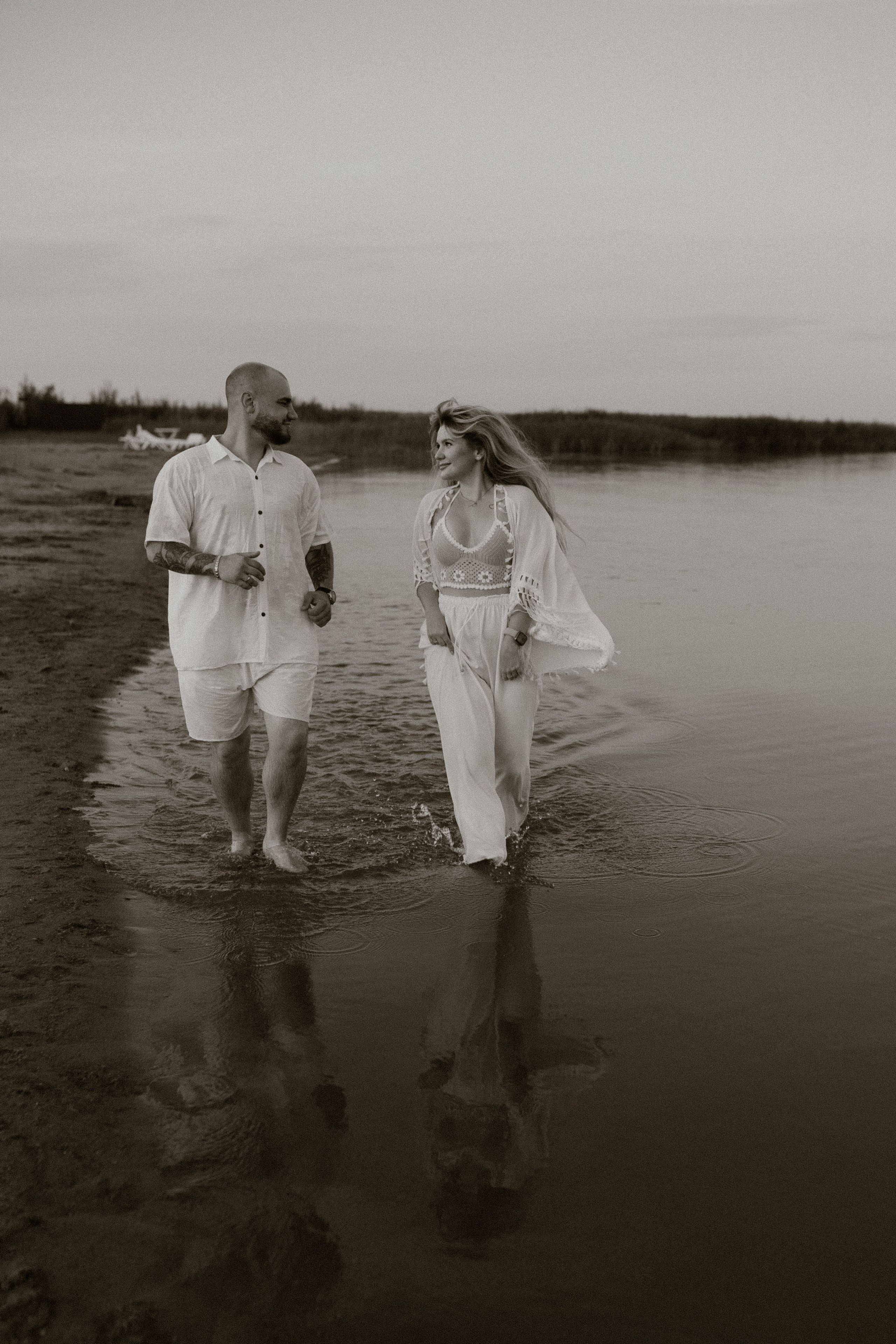 Летним вечером на пляже. Свадебный фотограф Новосибирск