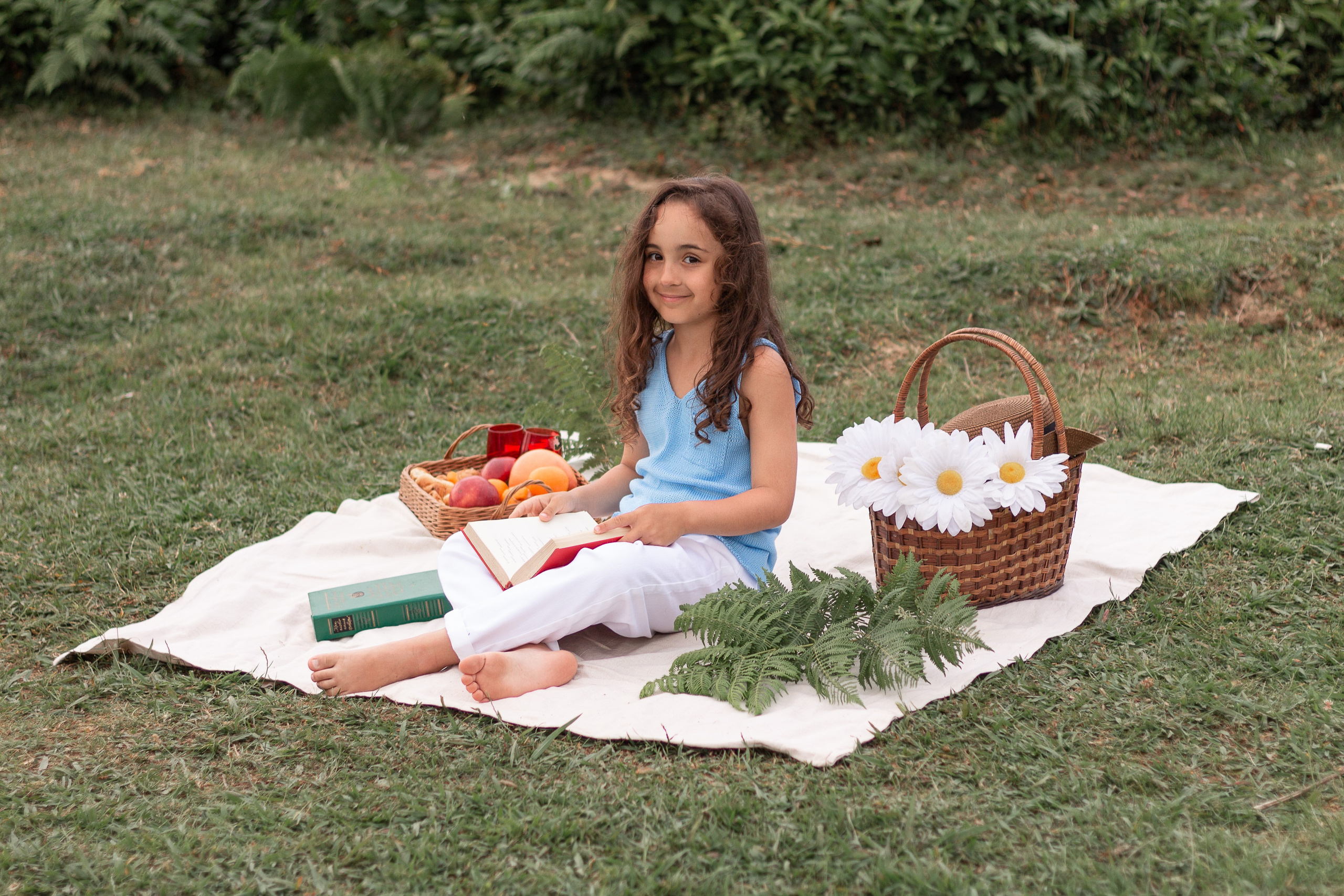 Мама с дочкой встречают закат в горах. Семейный фотограф в Сочи, Лоо, Дагомысе, Вардане Кучумова Олеся
