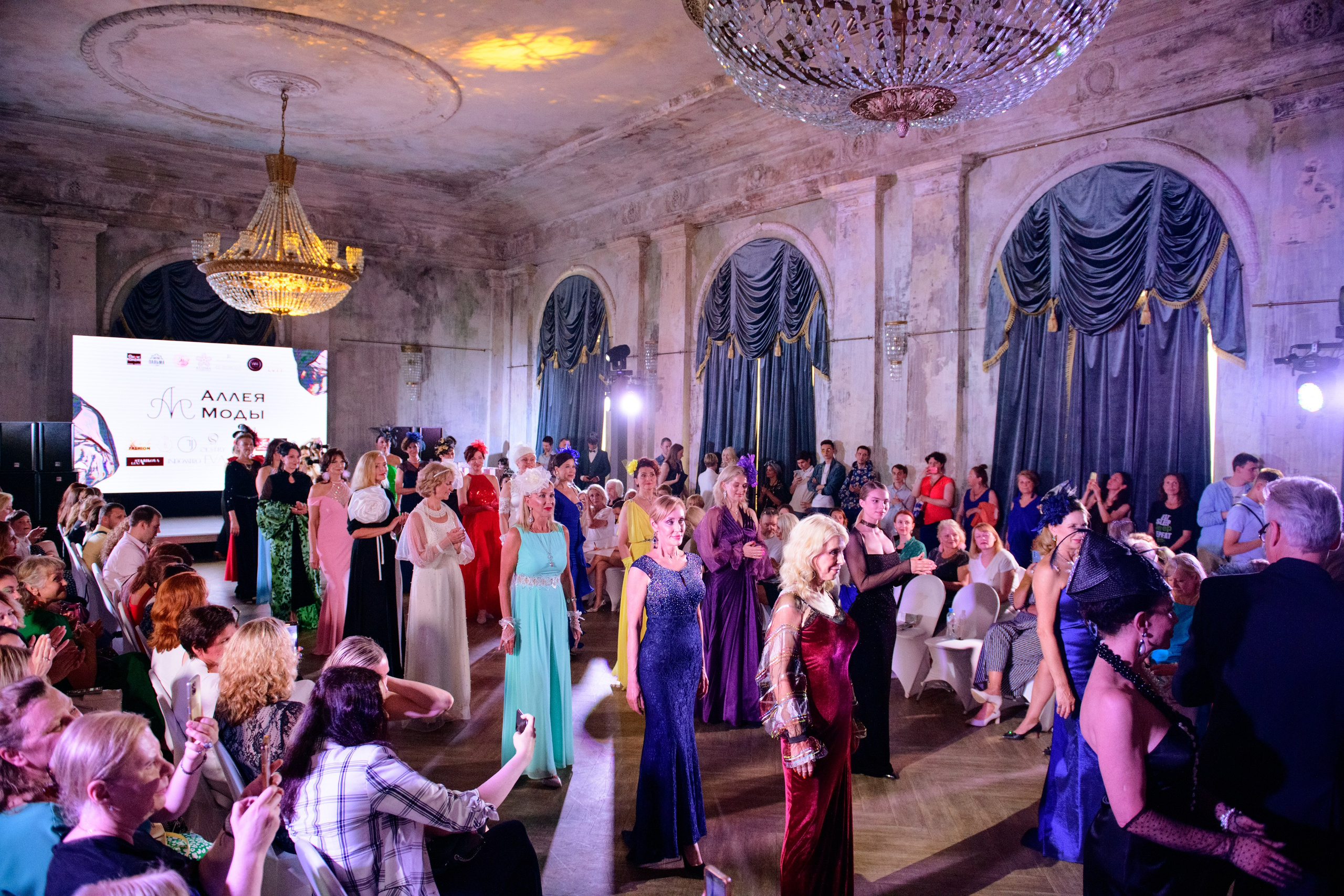 Модный показ «Аллея моды». Организация и проведение фотосъемок в Санкт-Петербурге. Фотограф Смирягин Илья
