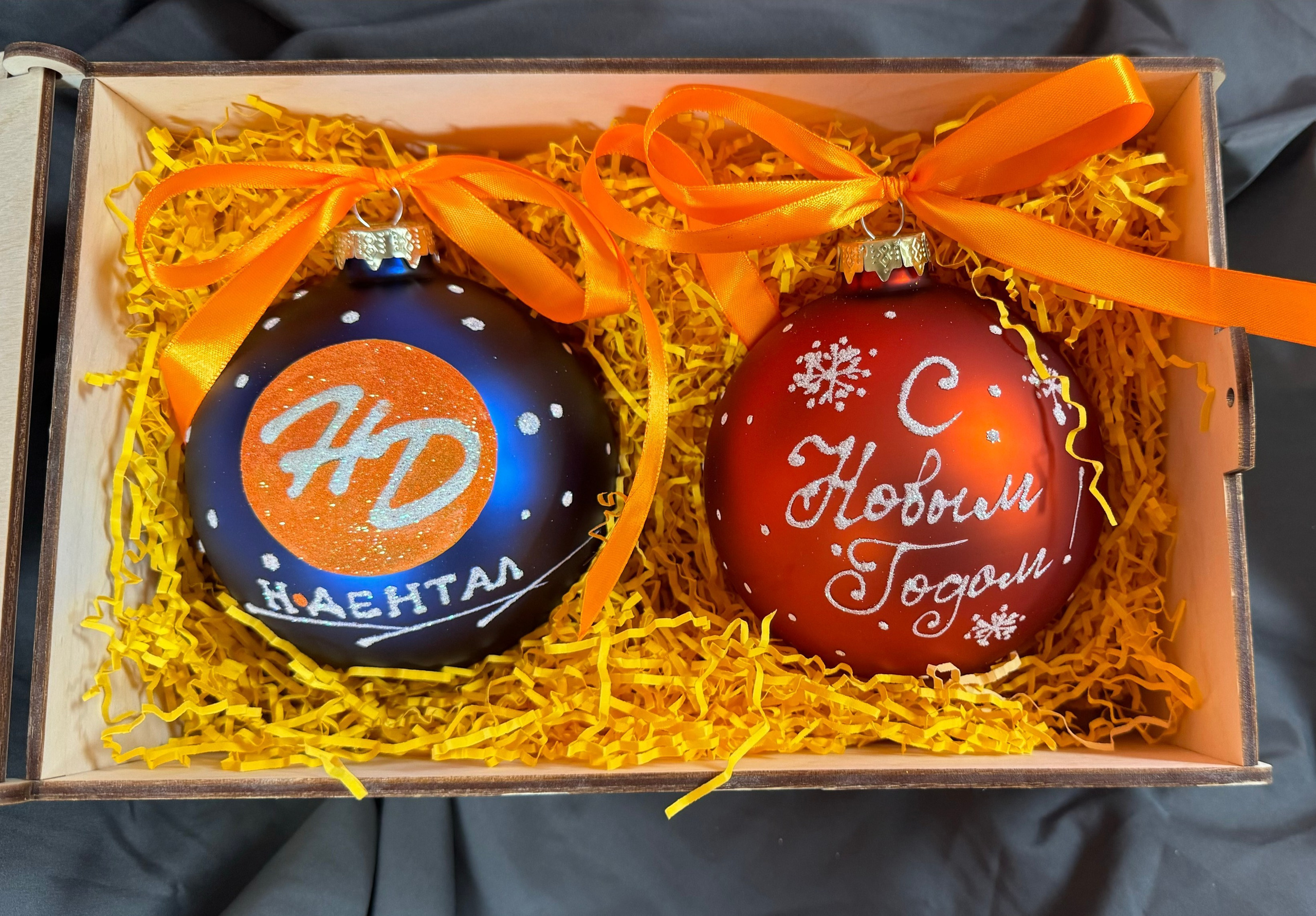 Портфолио — индивидуальные заказы. Художественная ручная роспись елочных шаров, корпоративные подарки и восковые аромасвечи