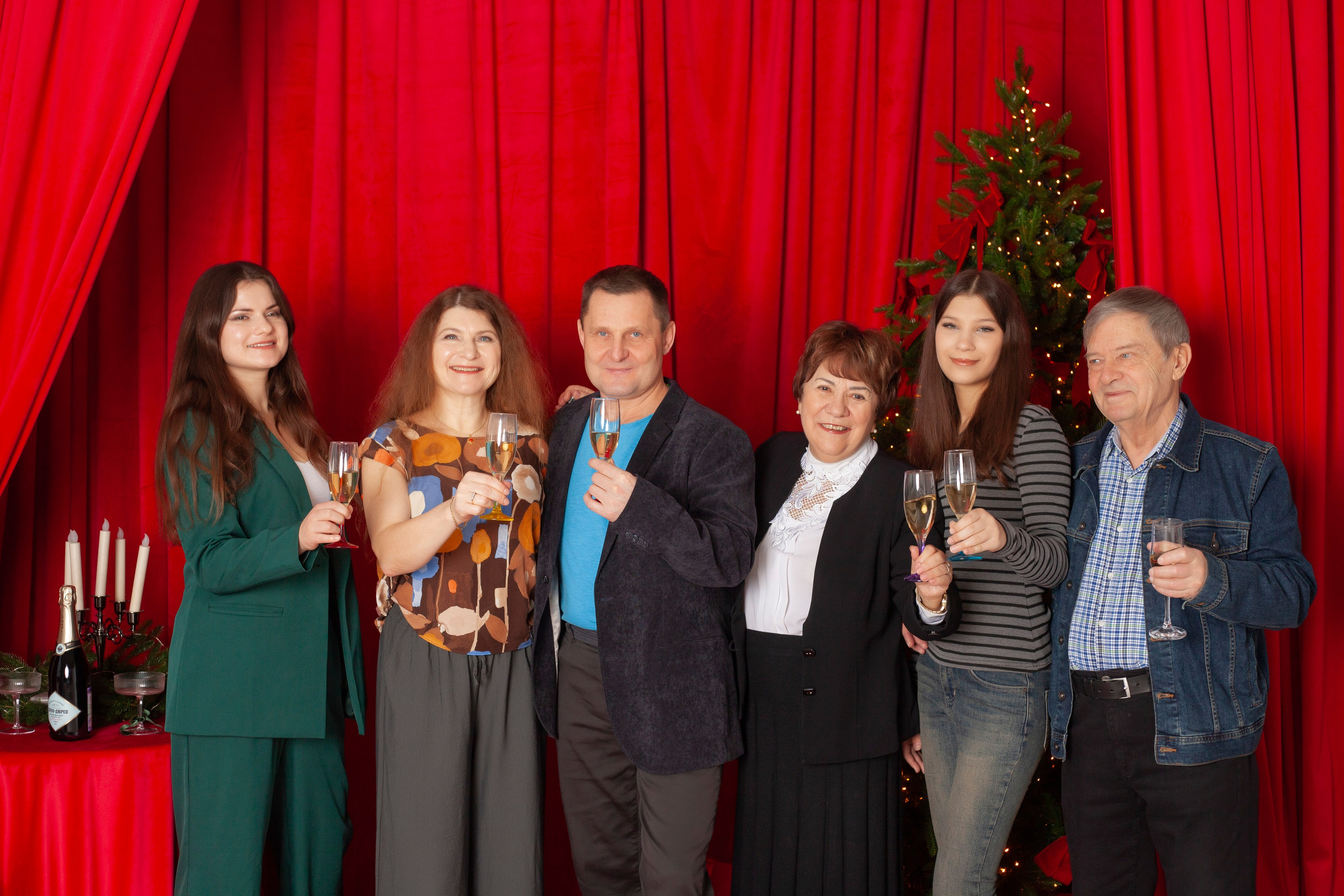 Семья в студии